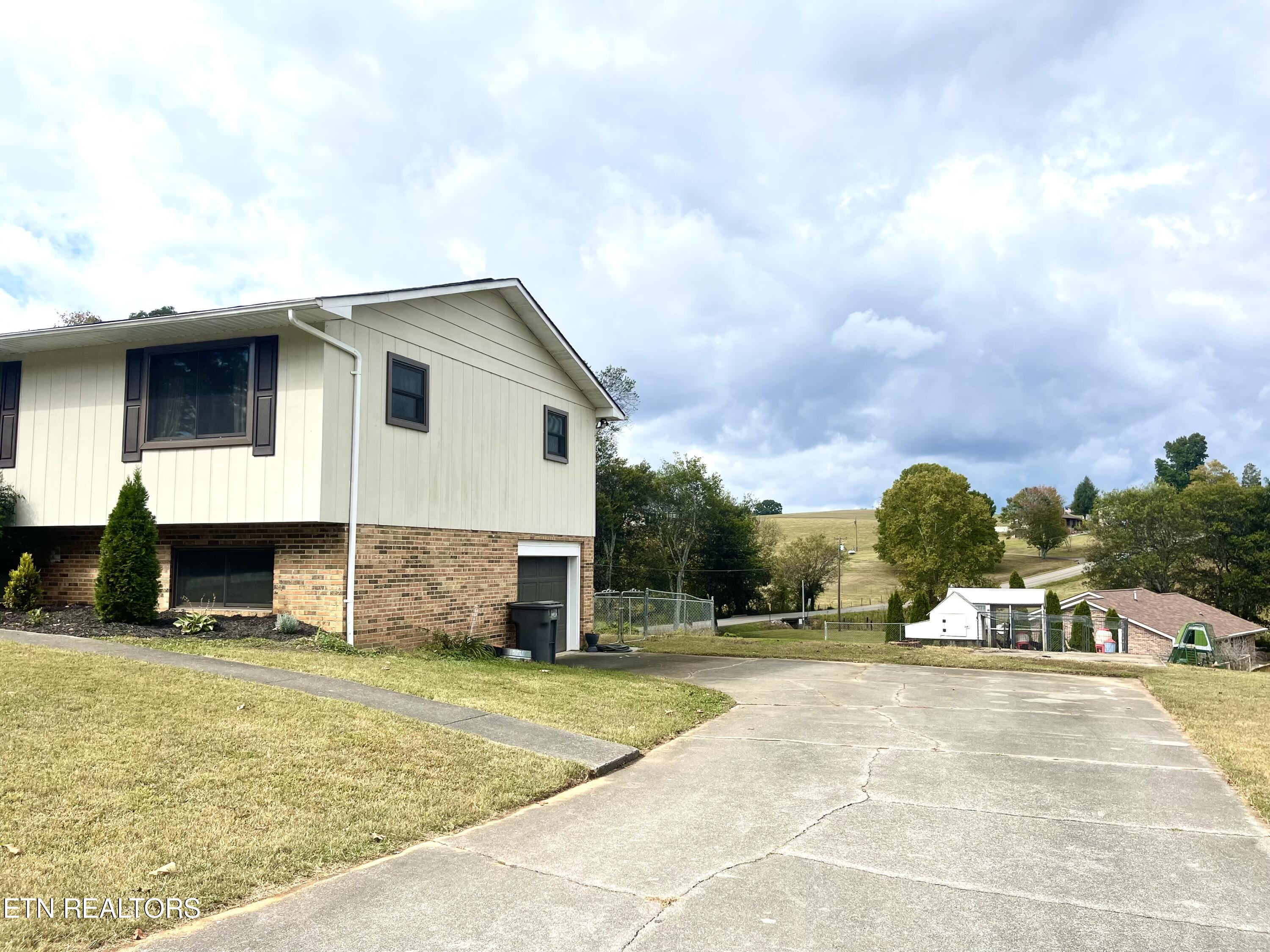 3401 Peppermint Hills Drive