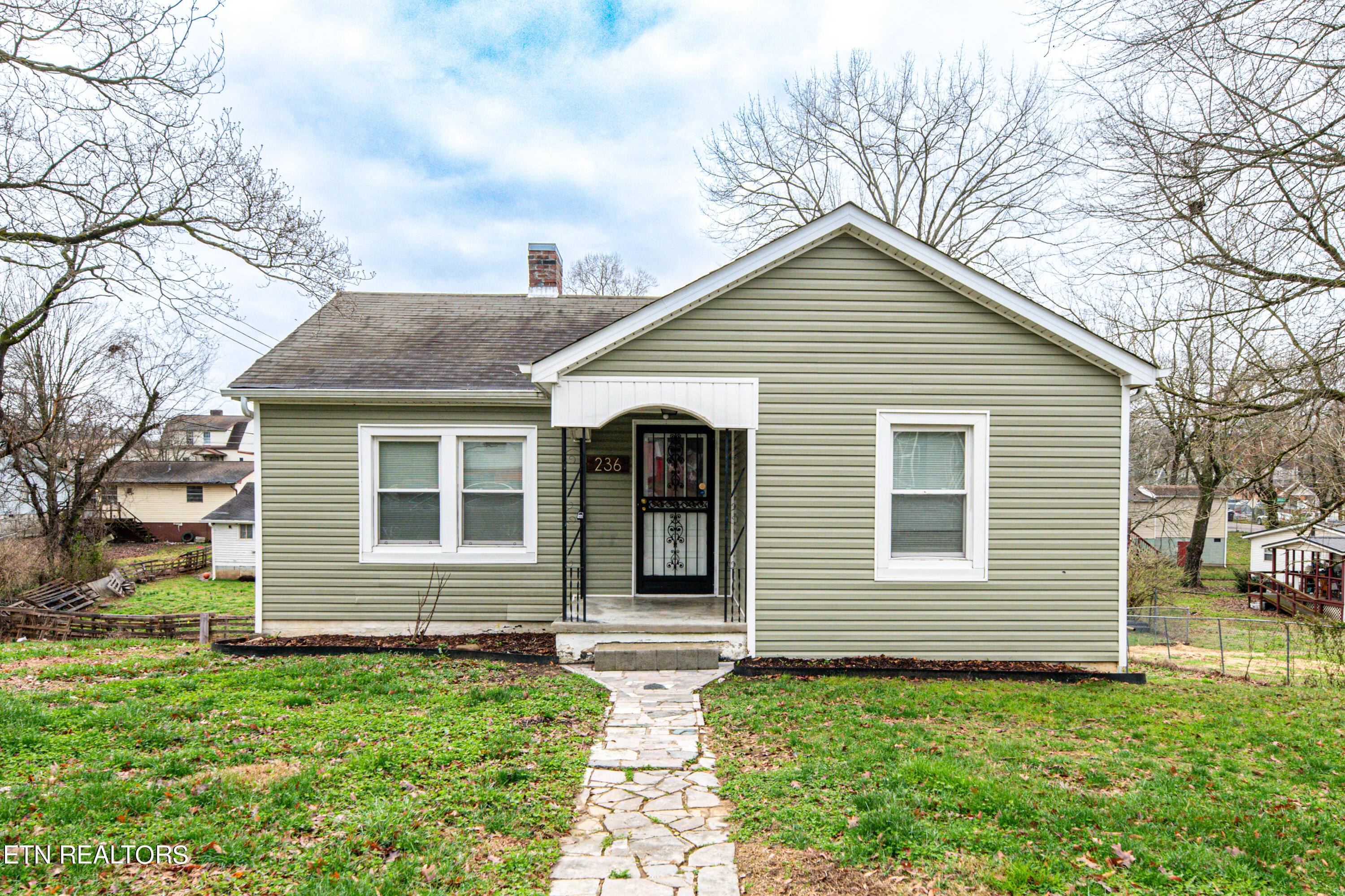 236 SW Buckner Ave