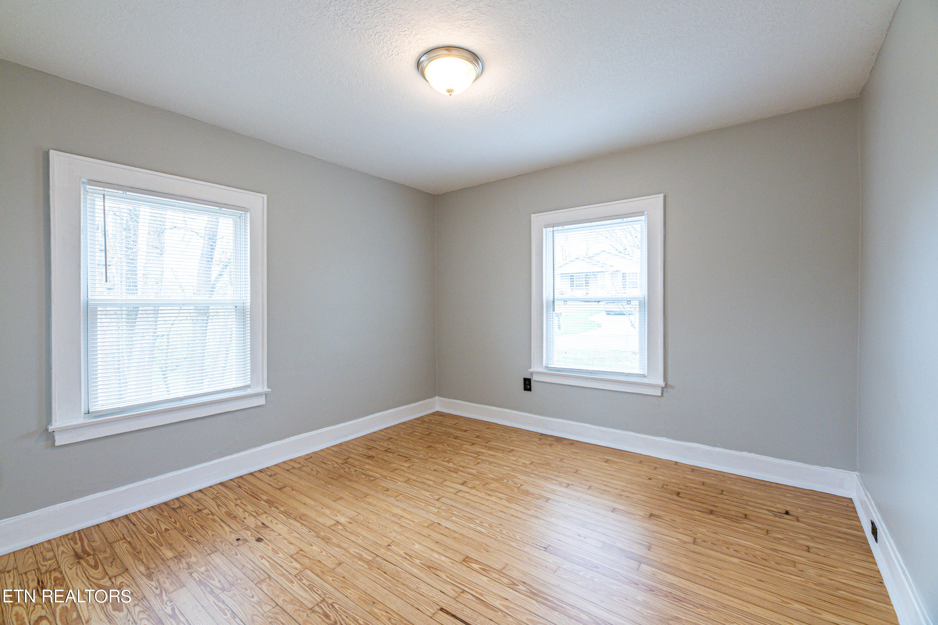 236 SW Buckner Ave