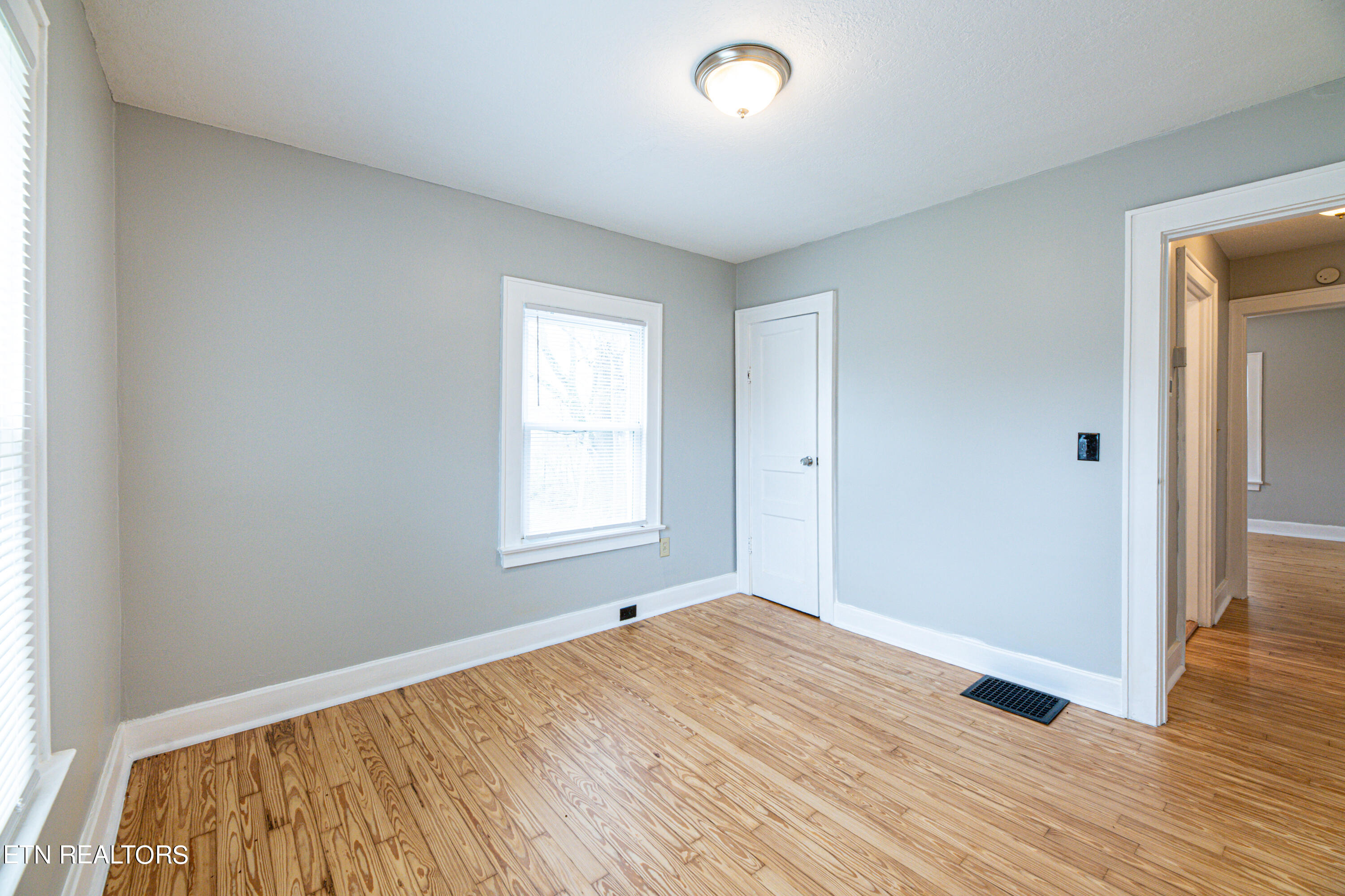 236 SW Buckner Ave