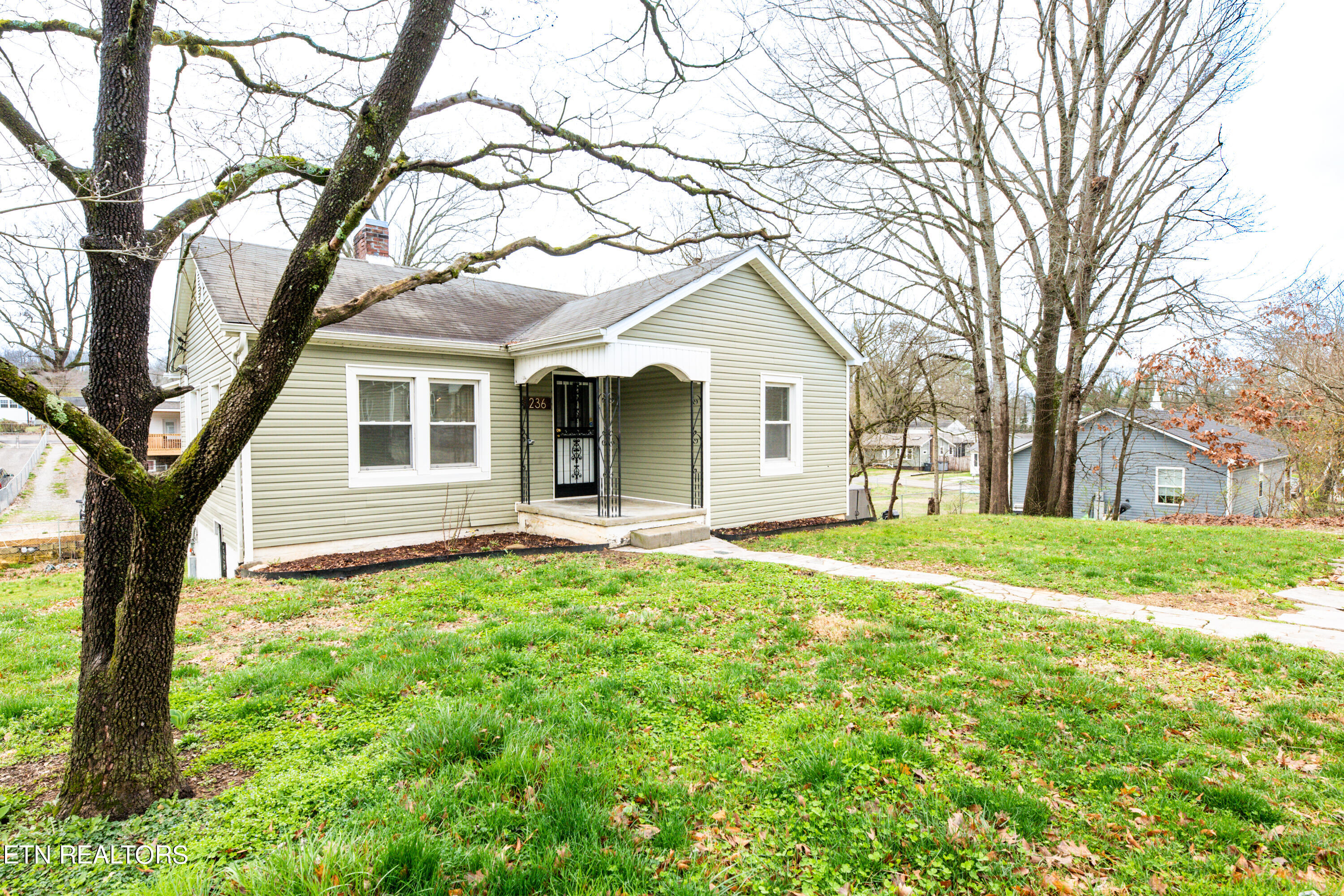 236 SW Buckner Ave