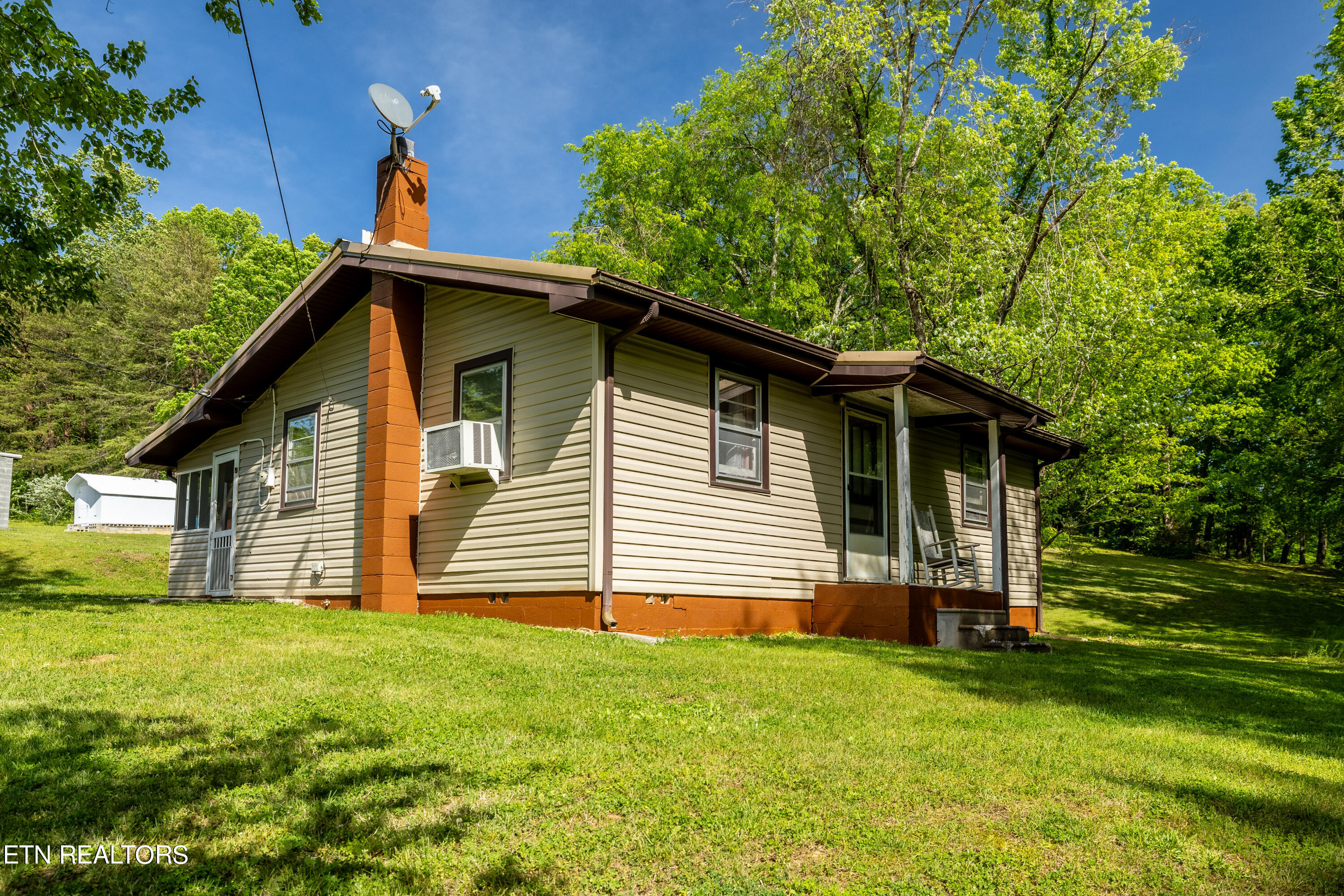 1614 Tom McCall Rd