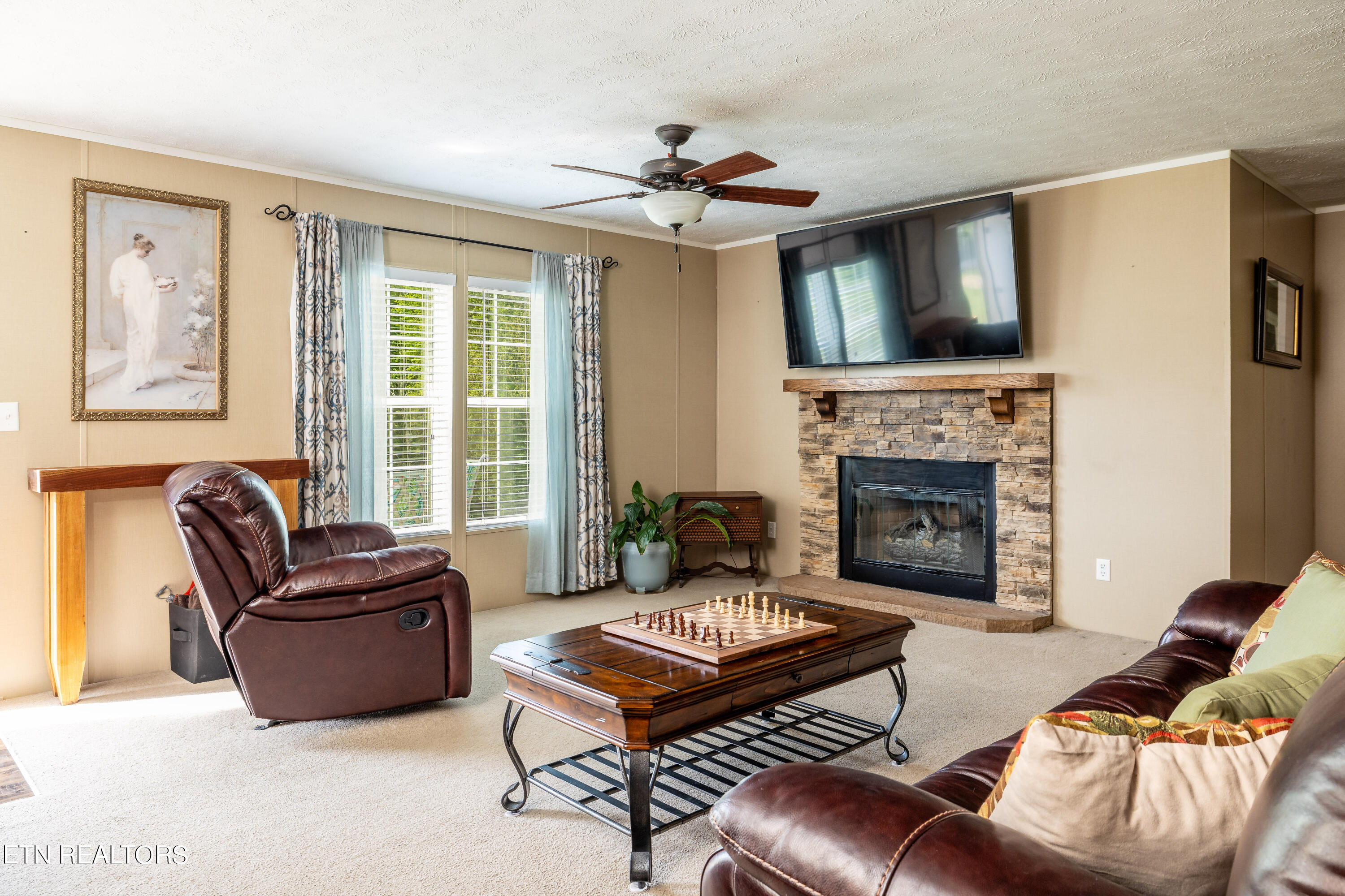 1614 Tom McCall Rd