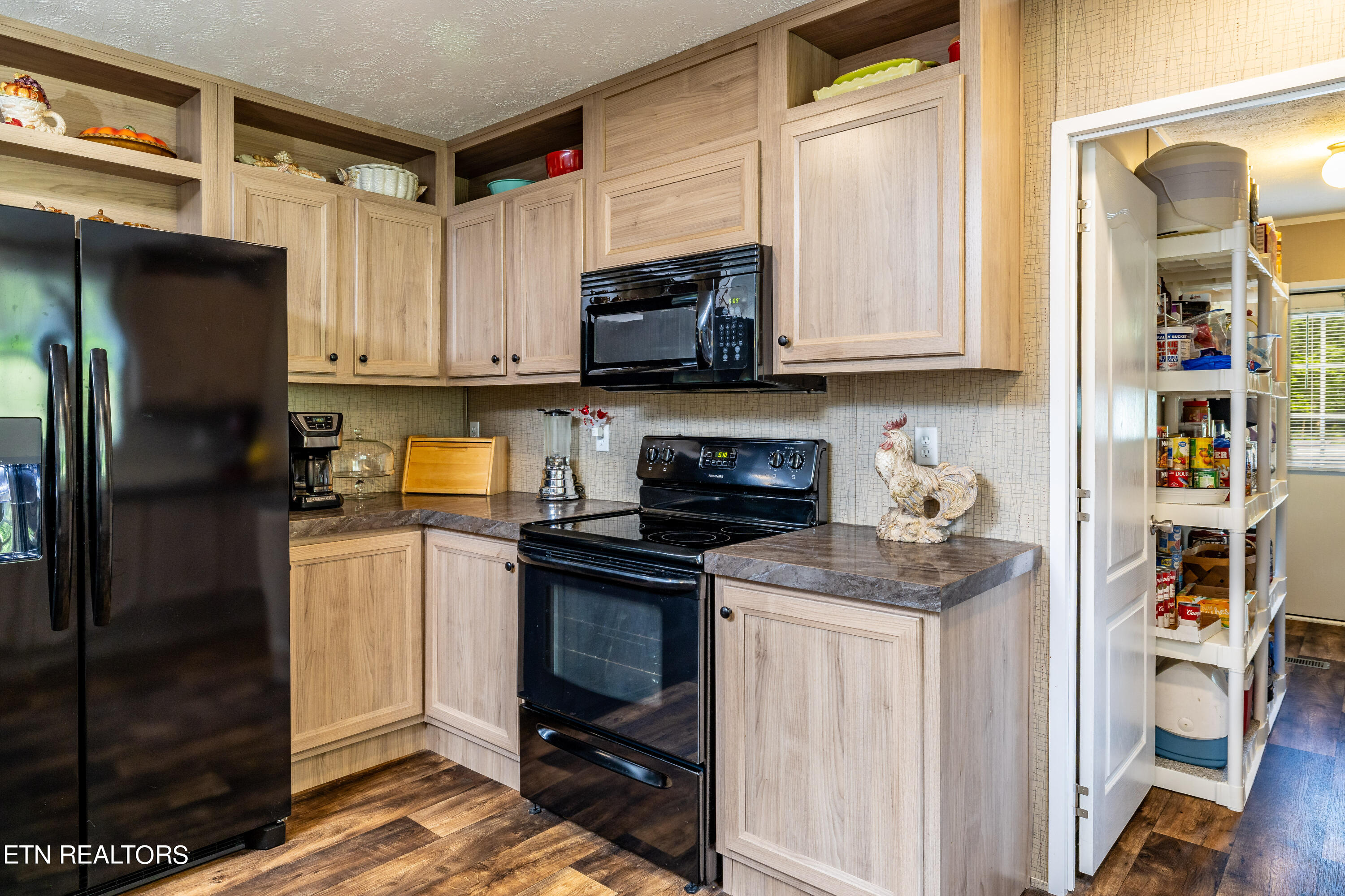 1614 Tom McCall Rd