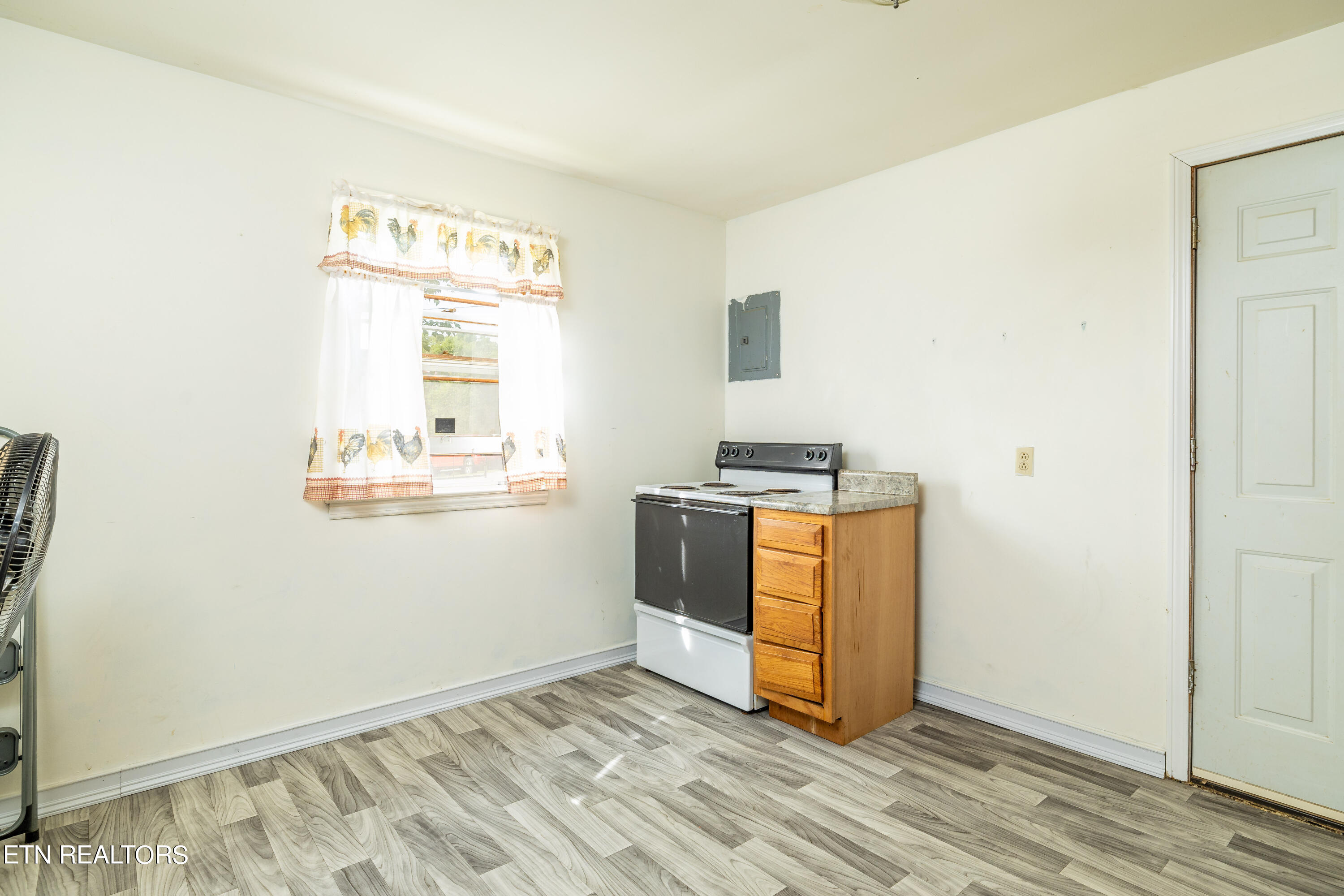 1614 Tom McCall Rd
