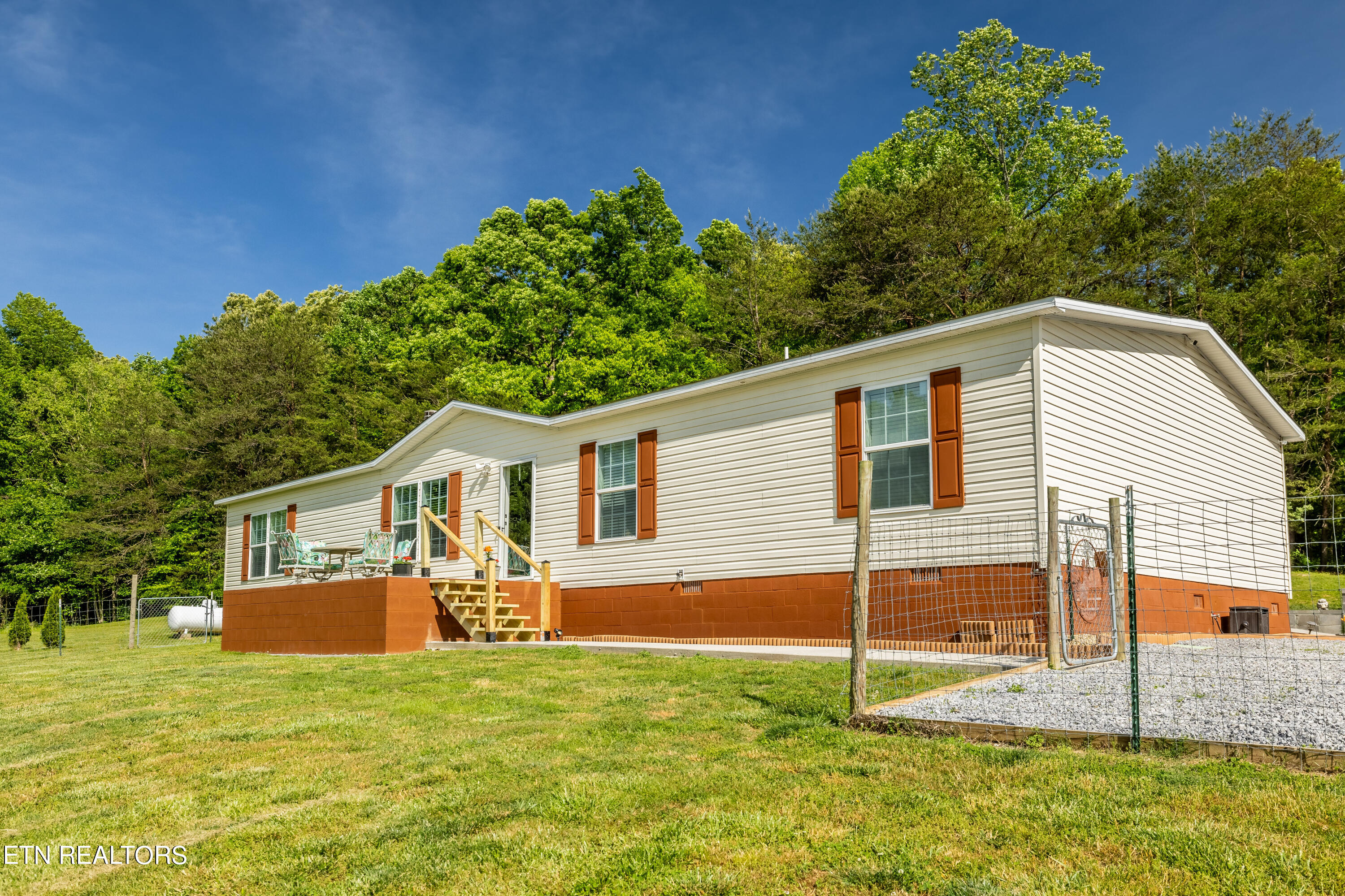 1614 Tom McCall Rd