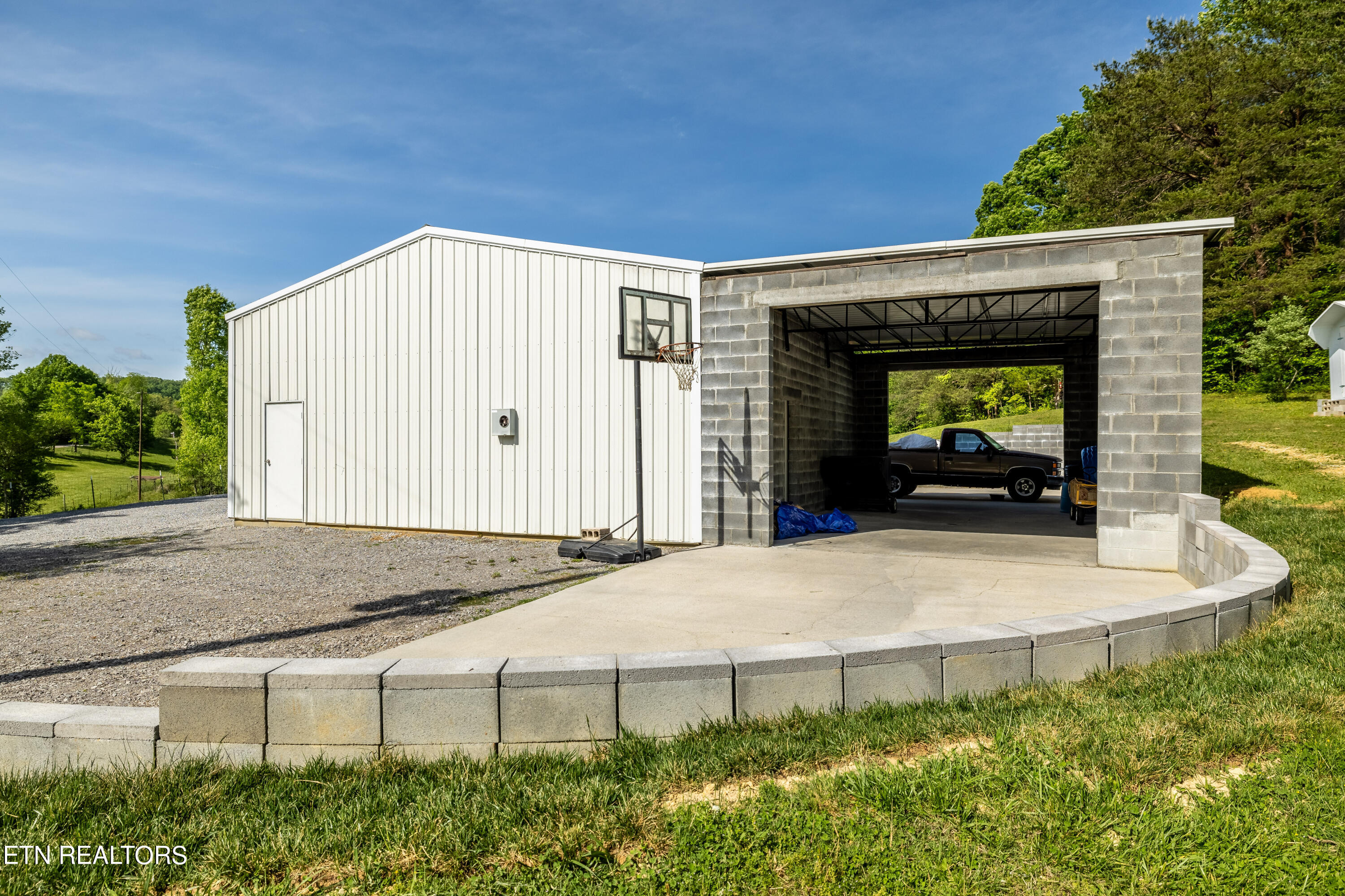 1614 Tom McCall Rd
