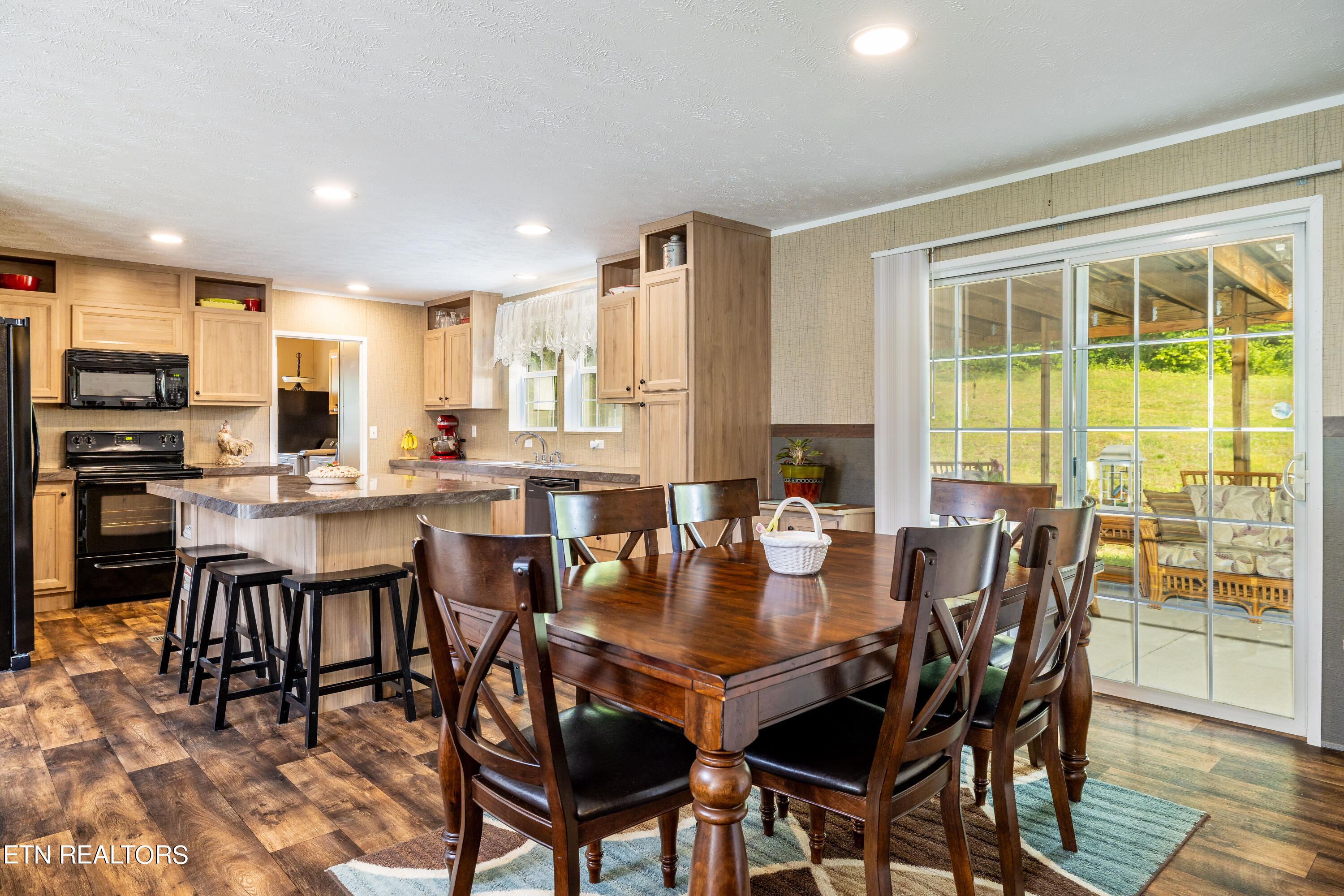 1614 Tom McCall Rd