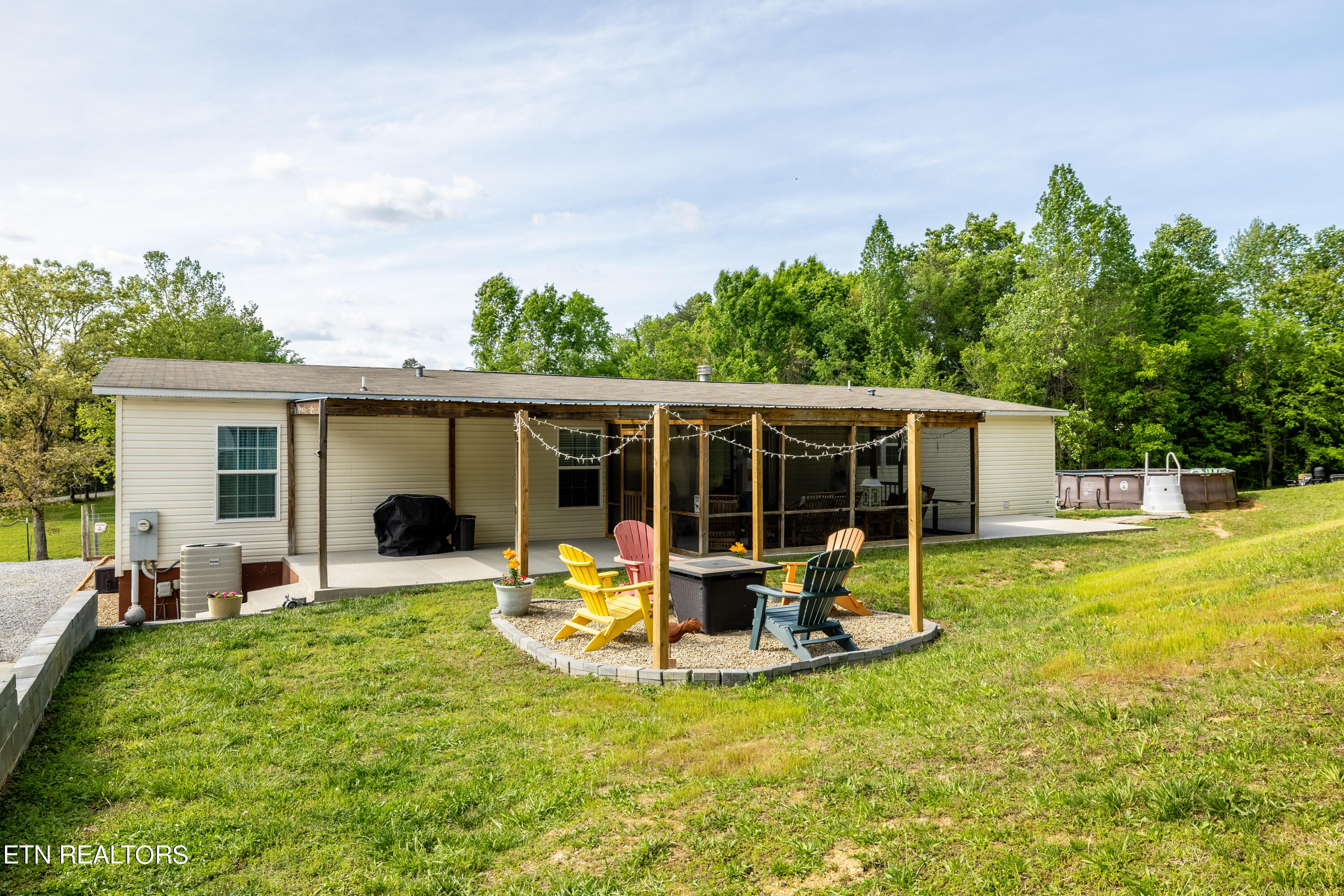 1614 Tom McCall Rd