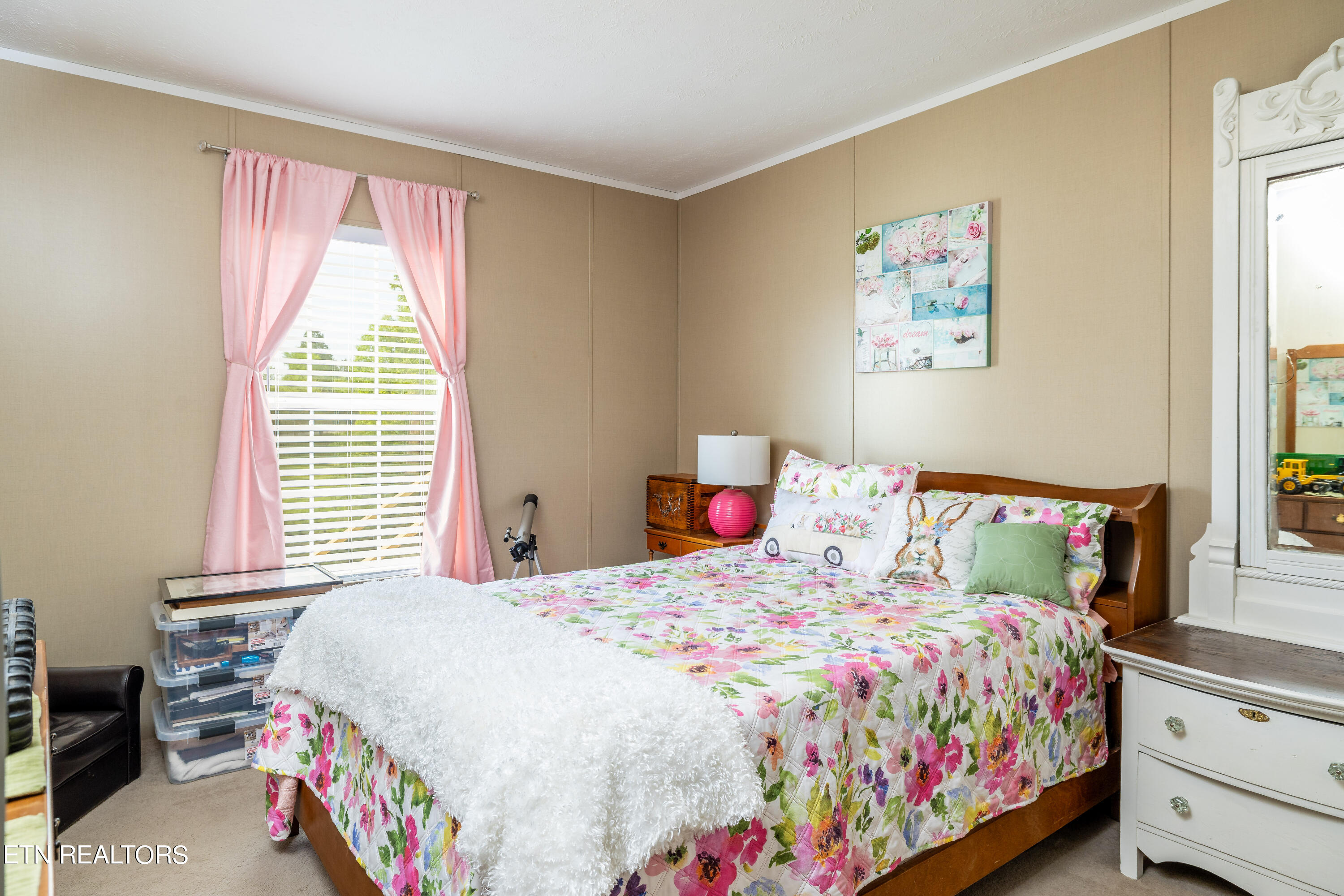 1614 Tom McCall Rd