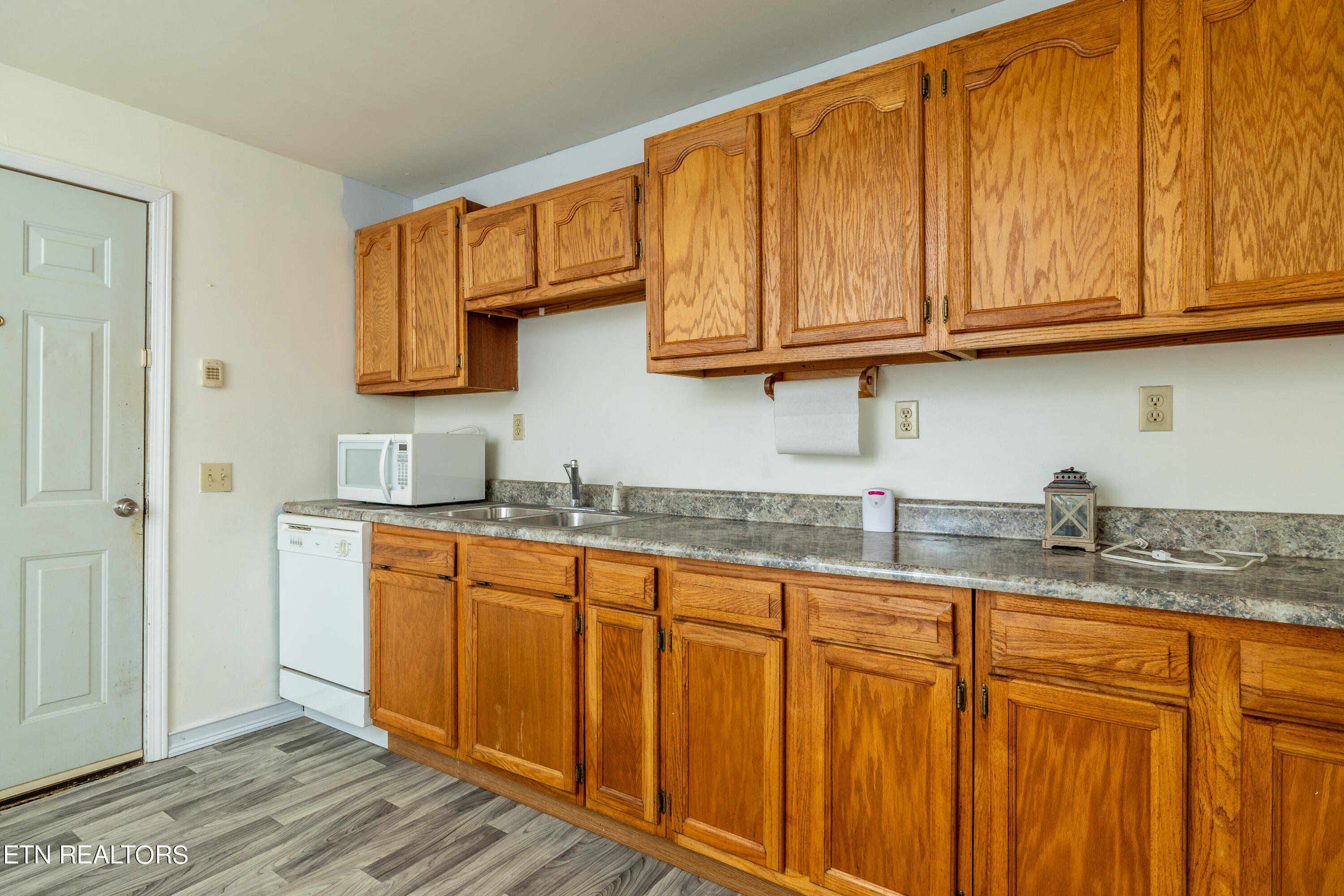 1614 Tom McCall Rd