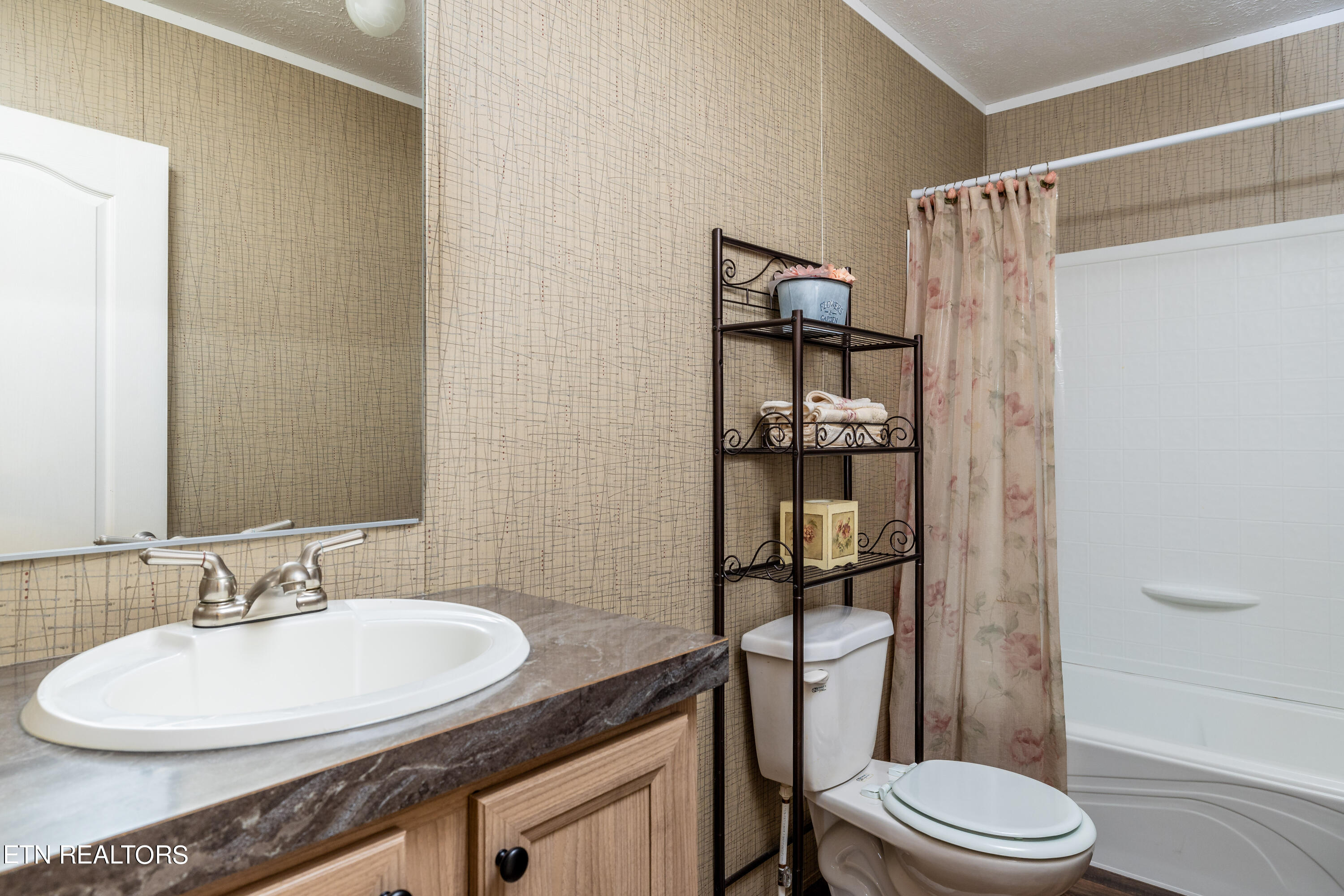 1614 Tom McCall Rd