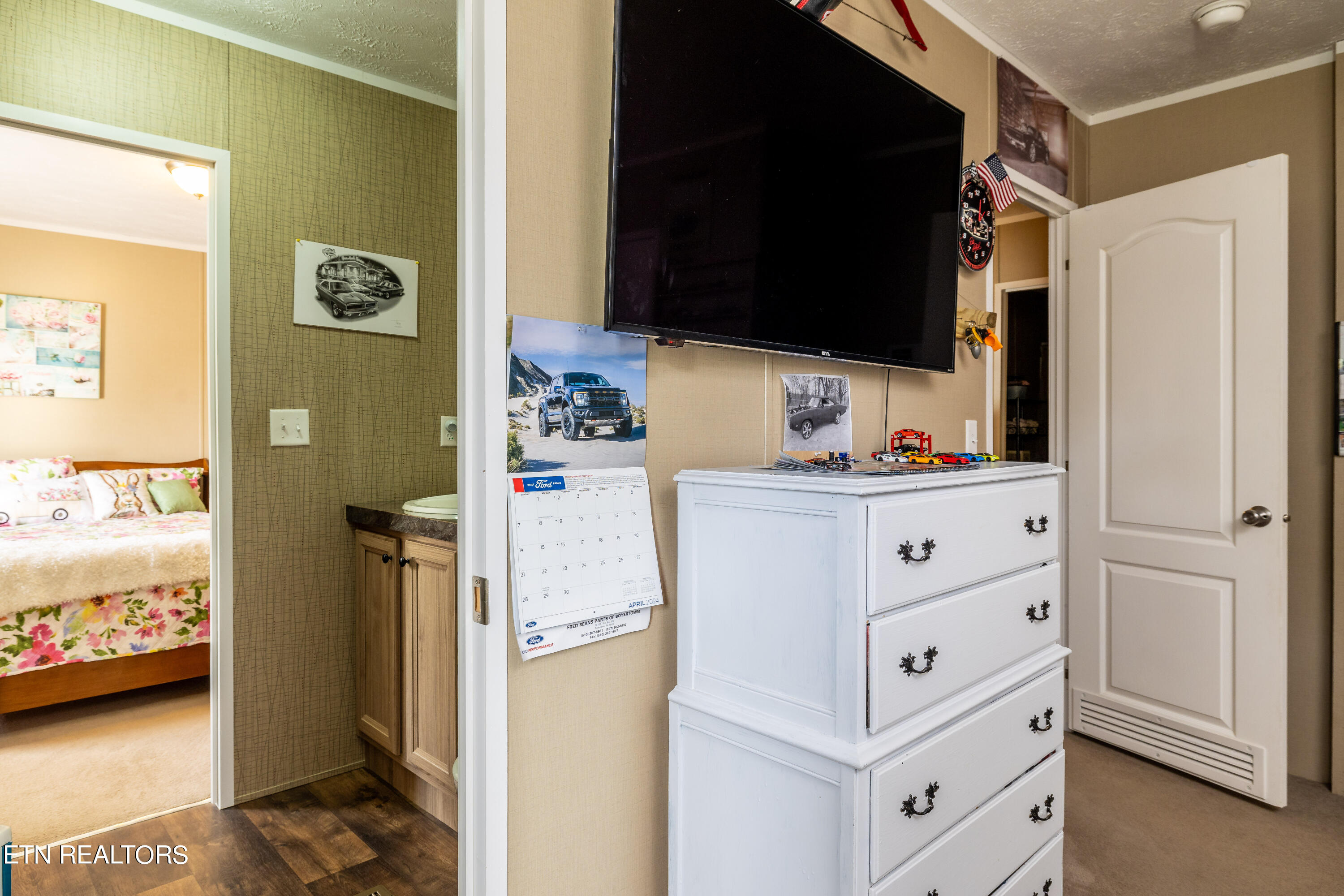 1614 Tom McCall Rd