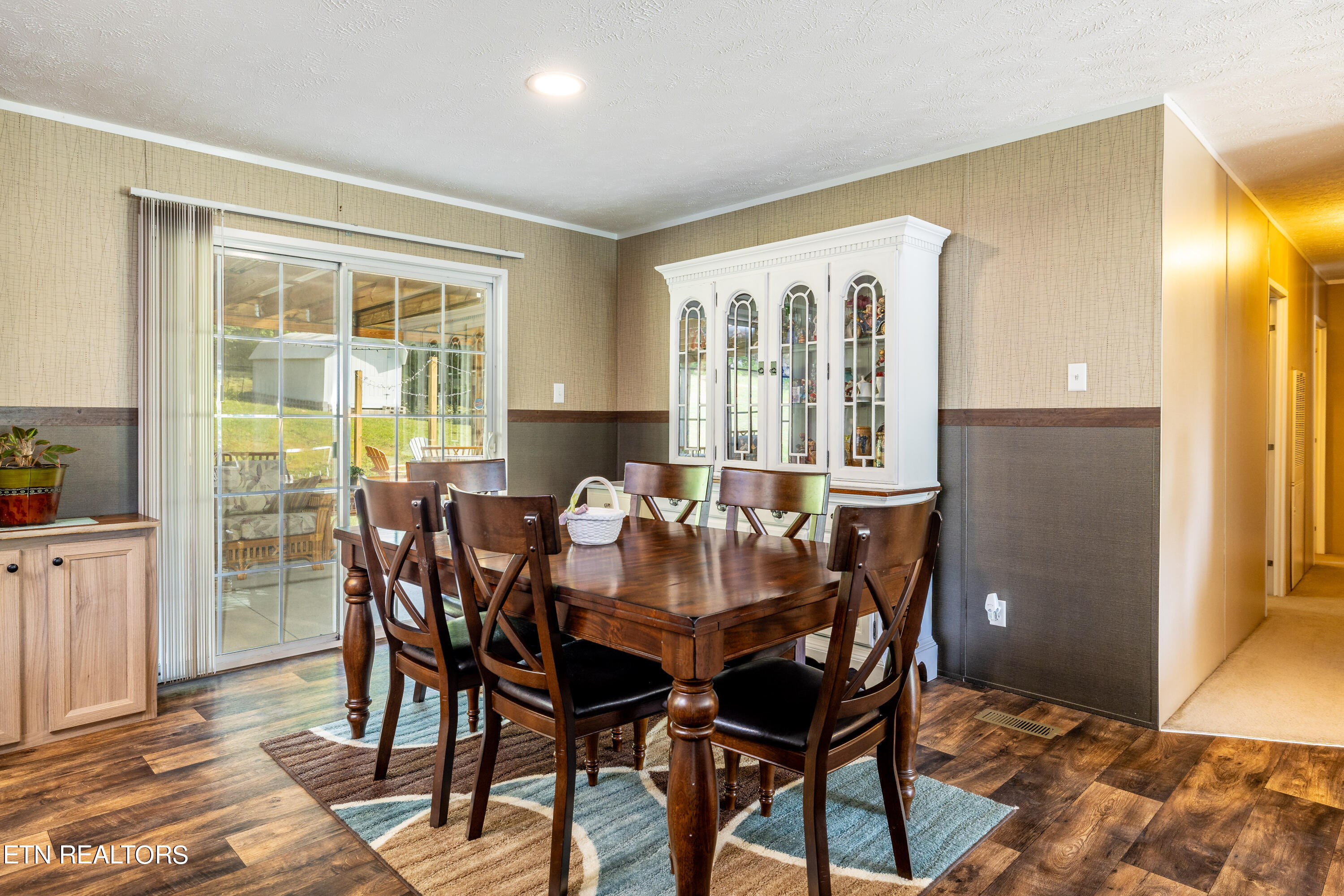 1614 Tom McCall Rd