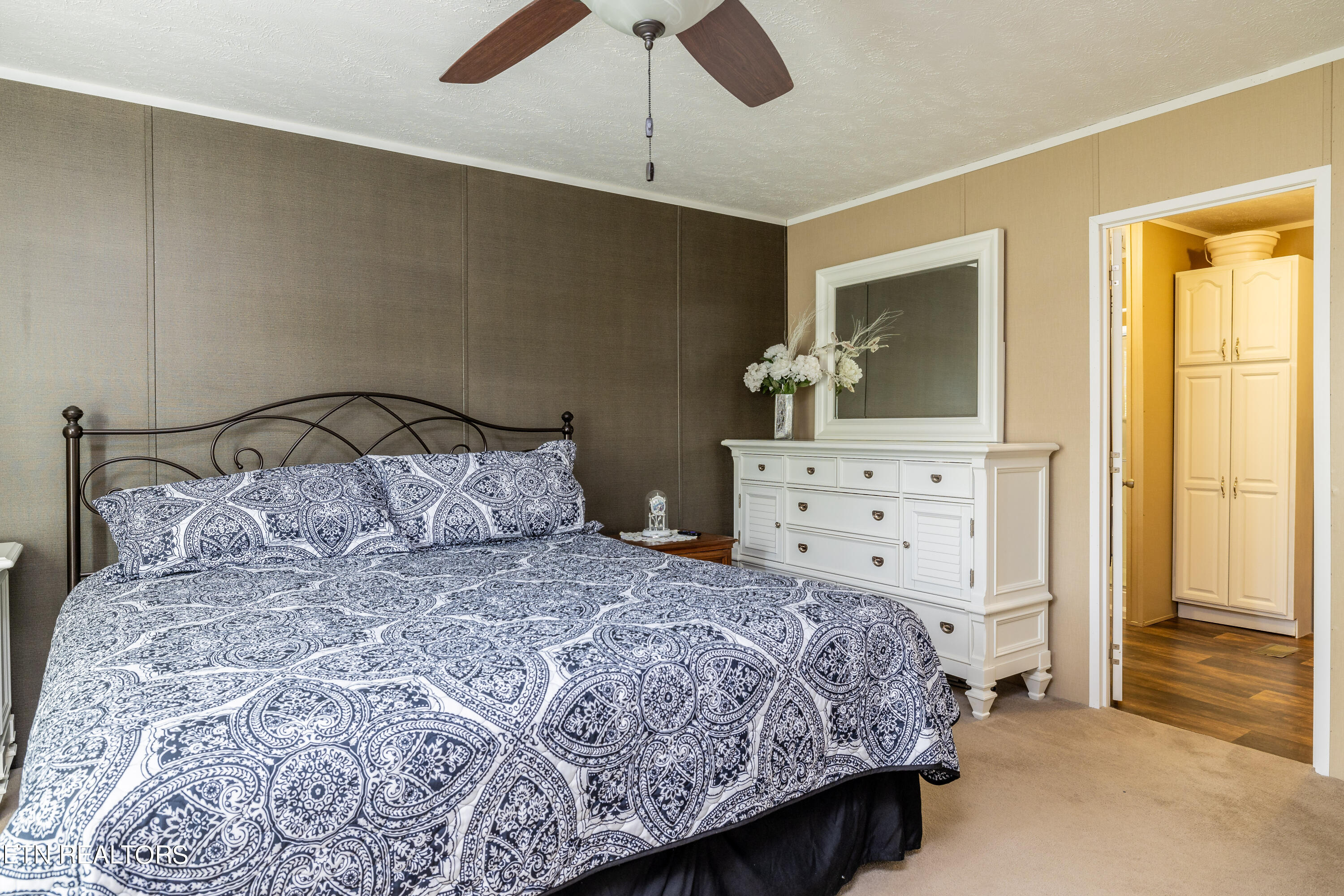 1614 Tom McCall Rd