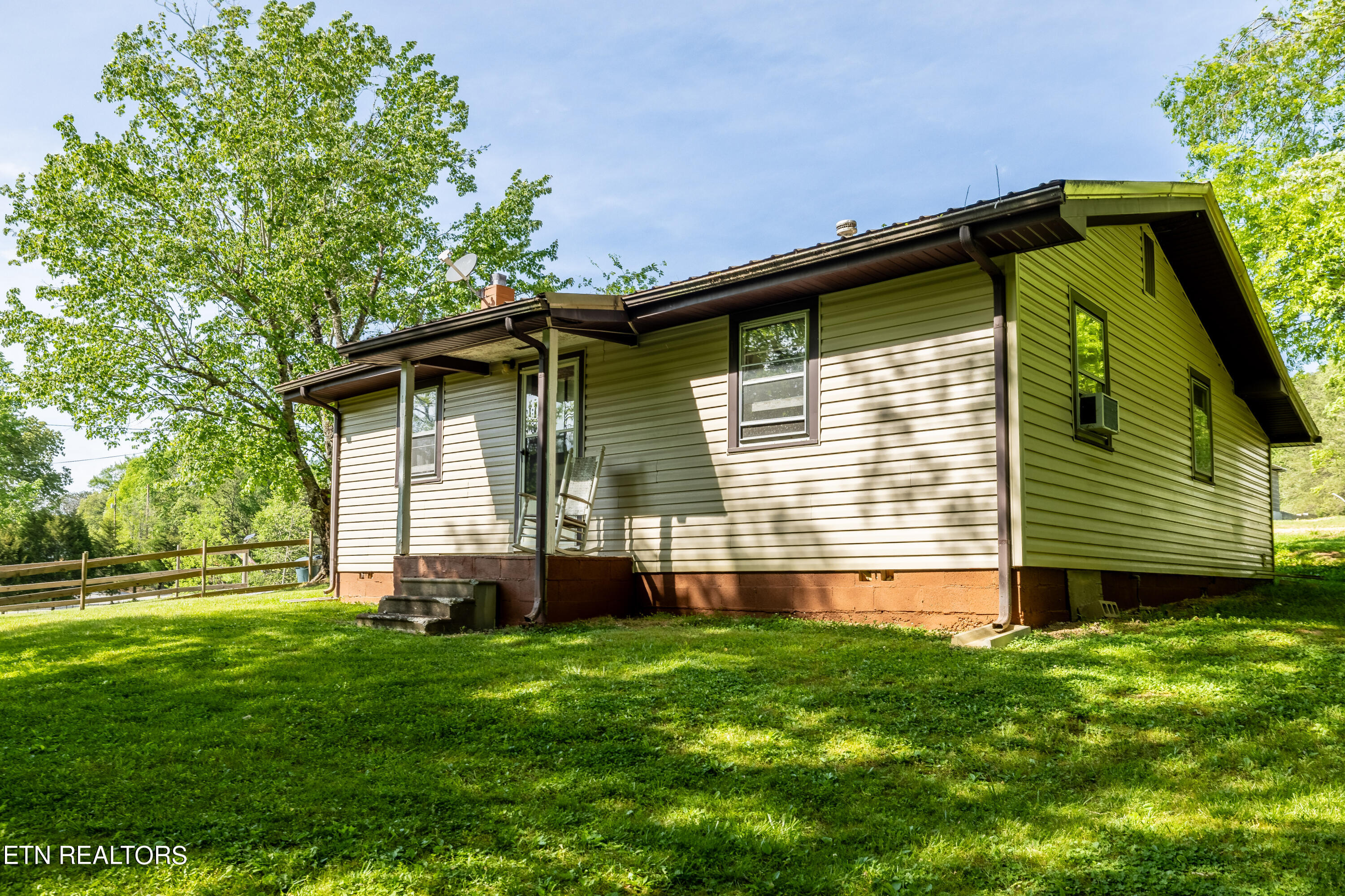 1614 Tom McCall Rd