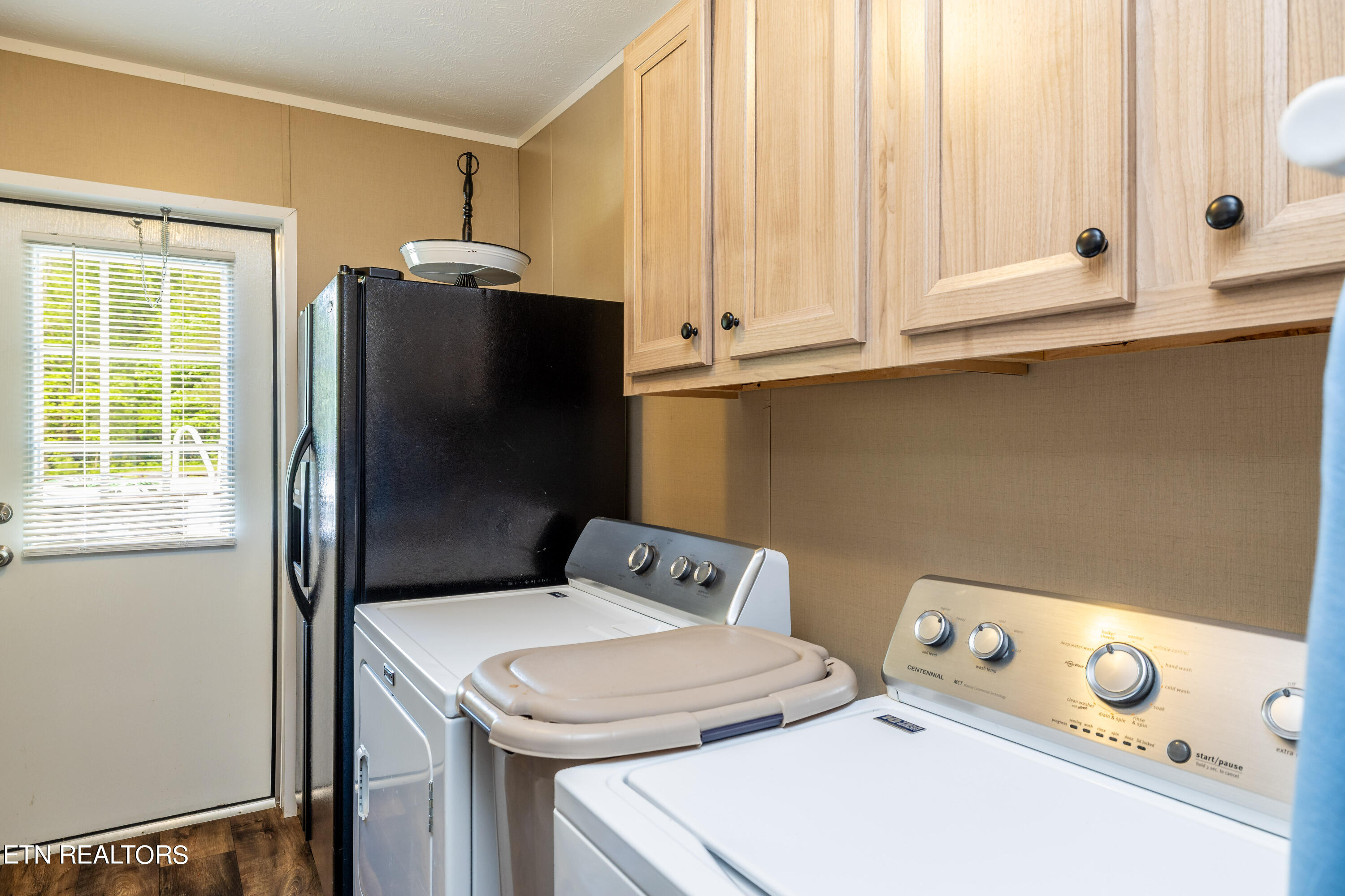 1614 Tom McCall Rd