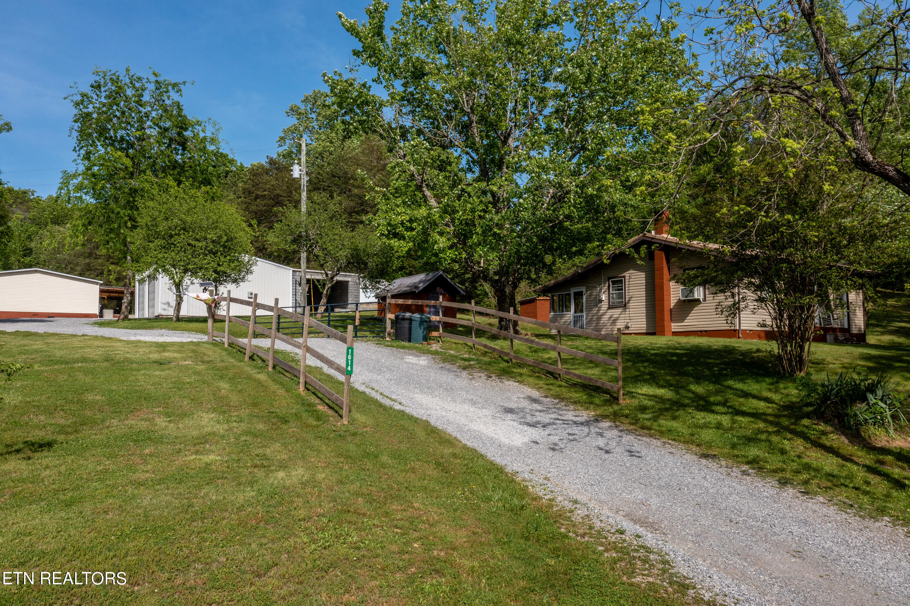 1614 Tom McCall Rd