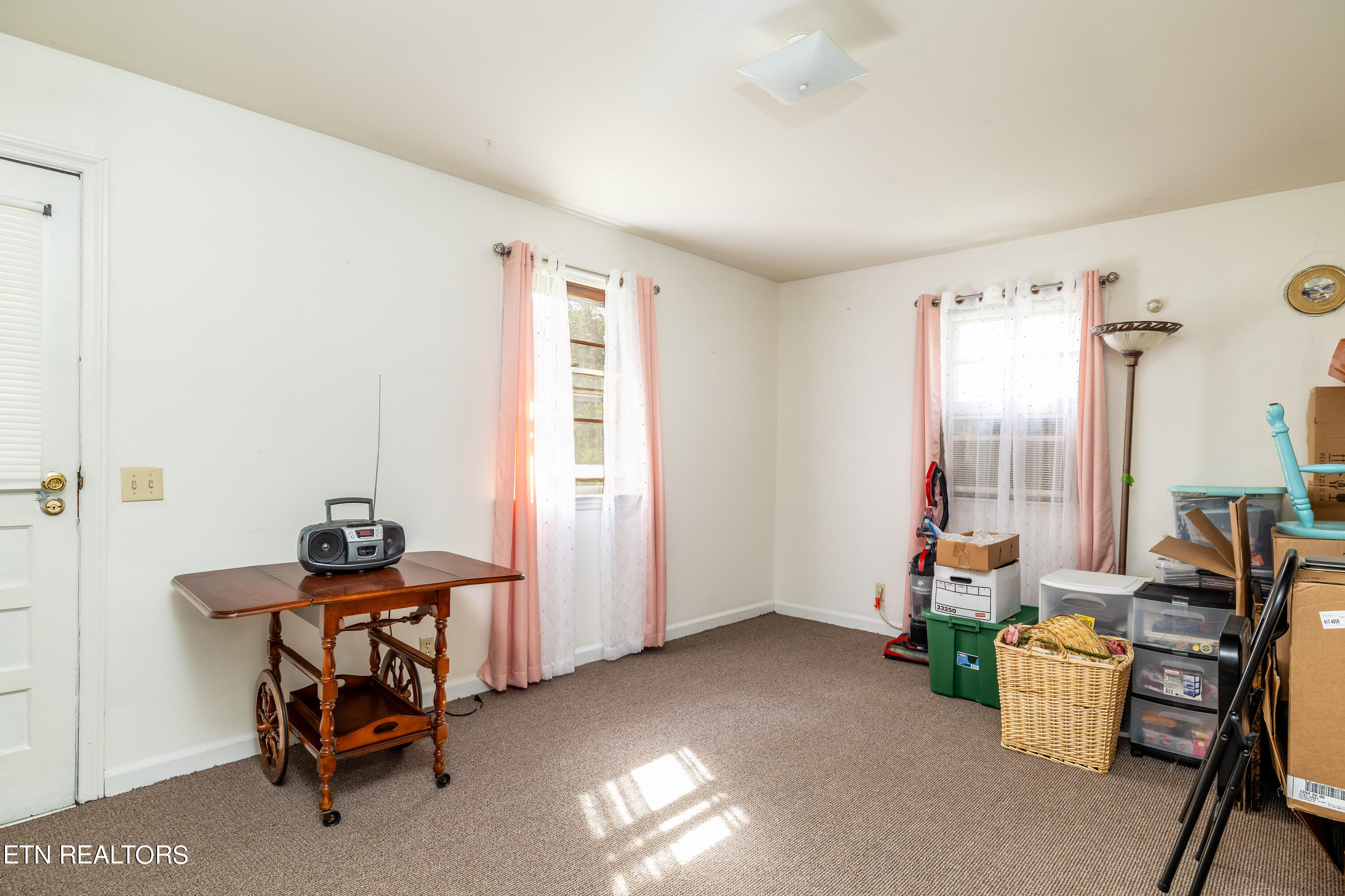 1614 Tom McCall Rd