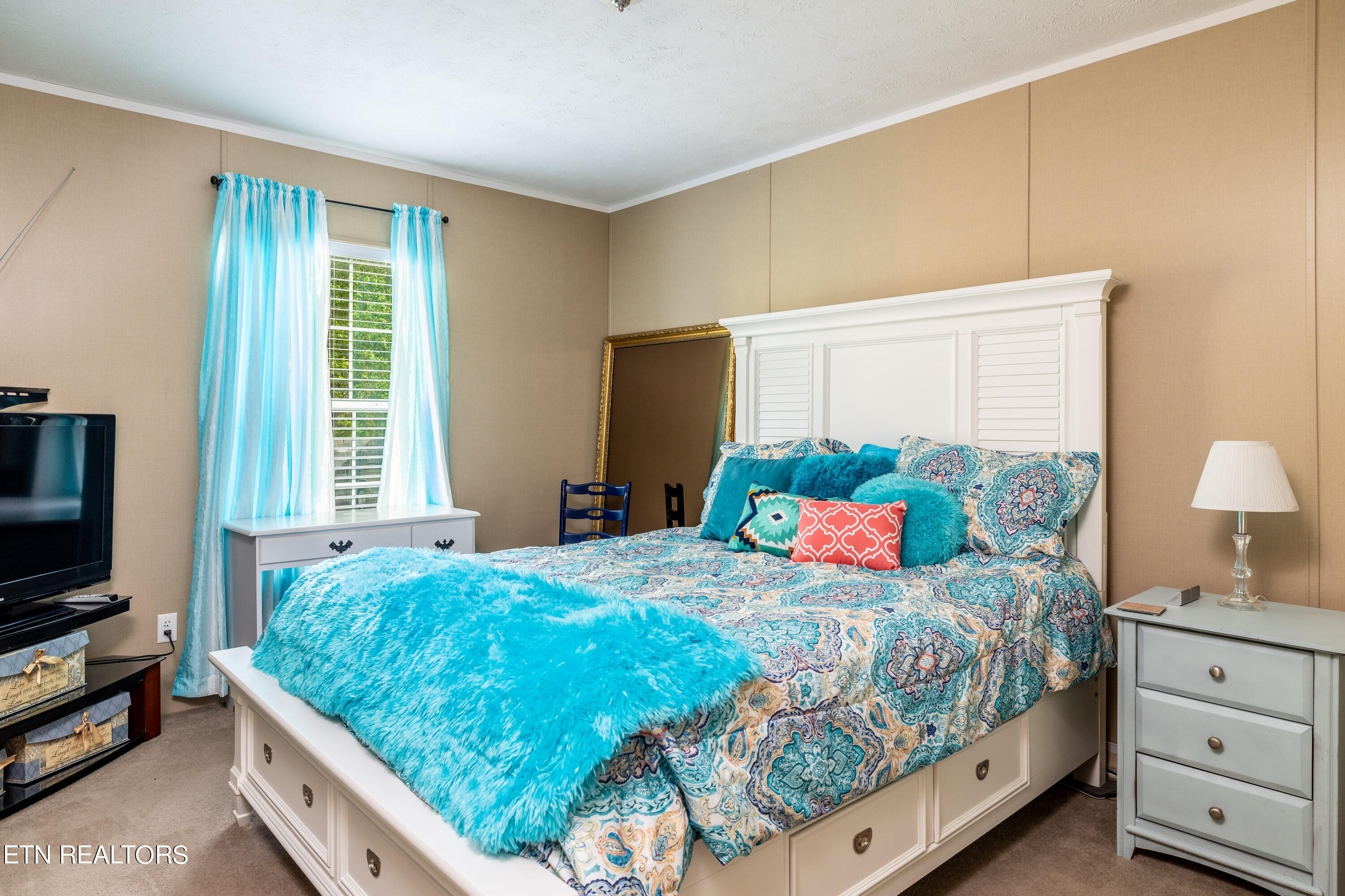 1614 Tom McCall Rd