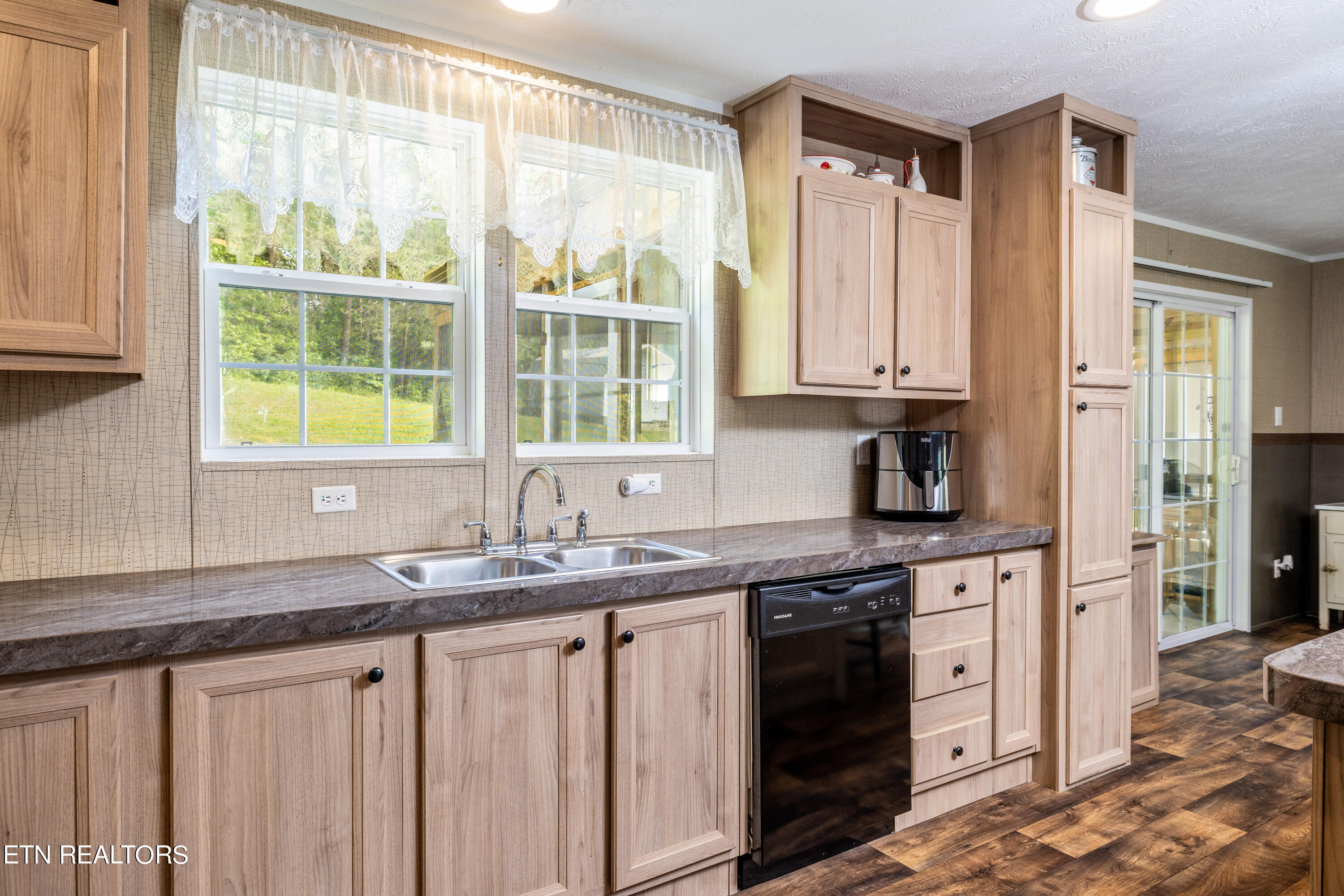 1614 Tom McCall Rd