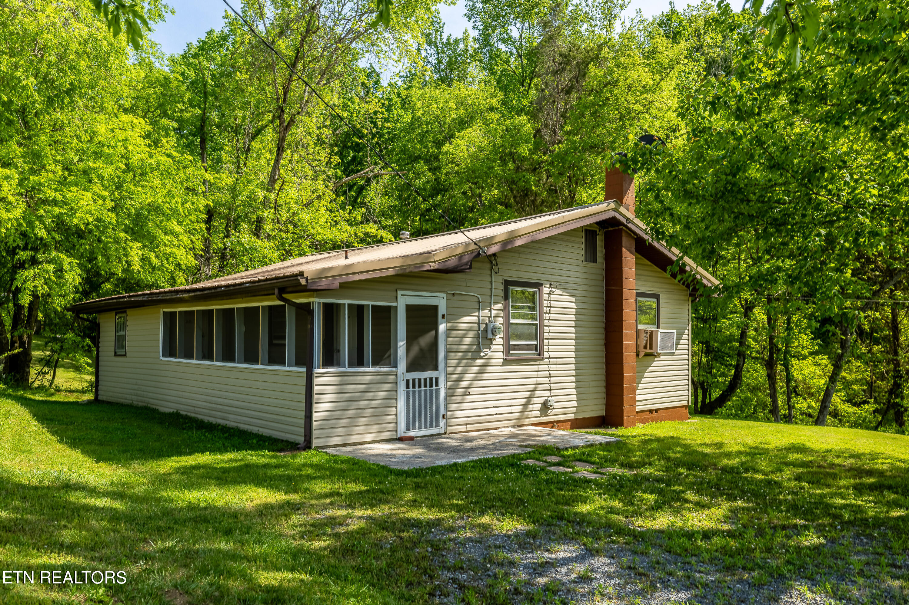 1614 Tom McCall Rd