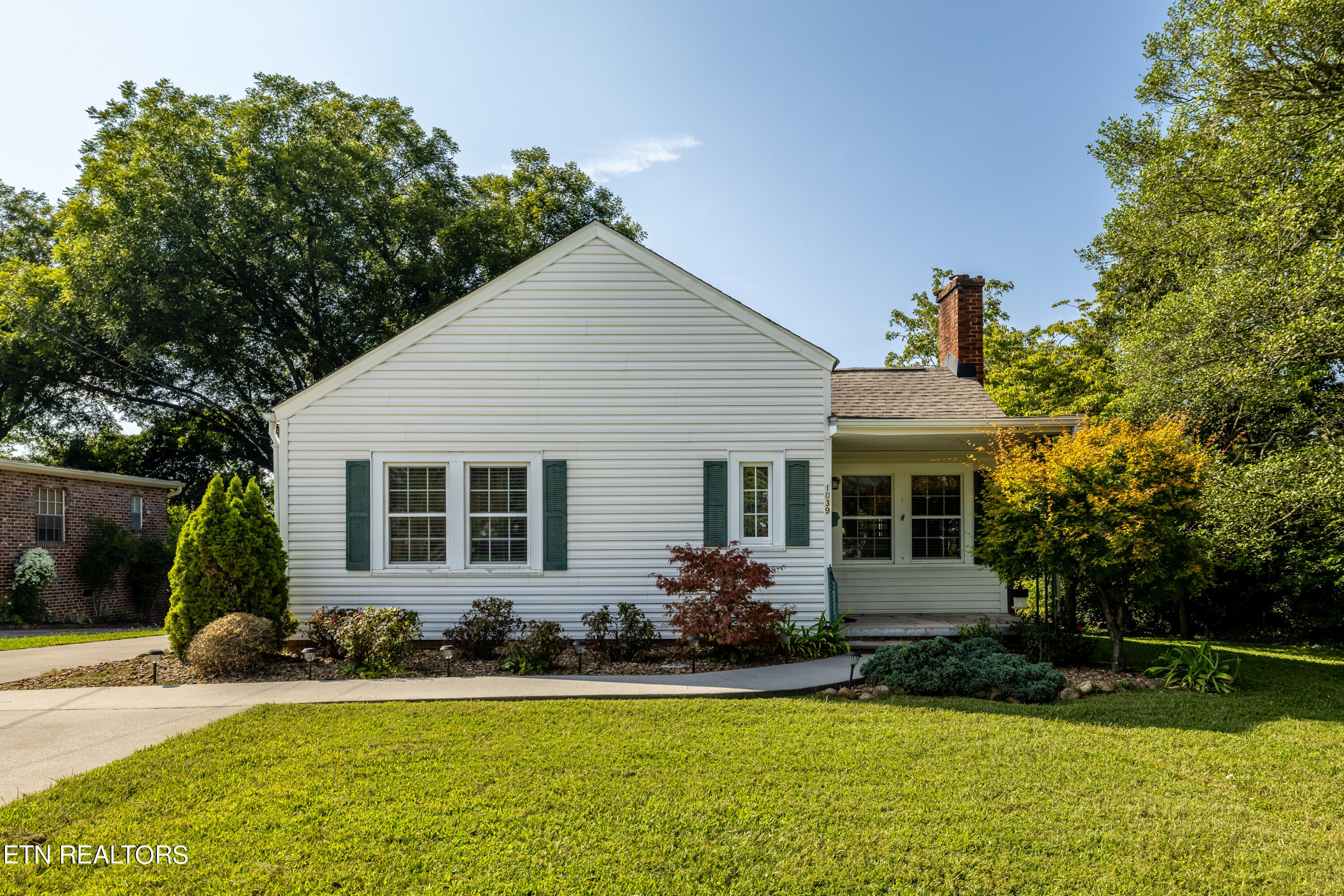 1039 Young Ave
