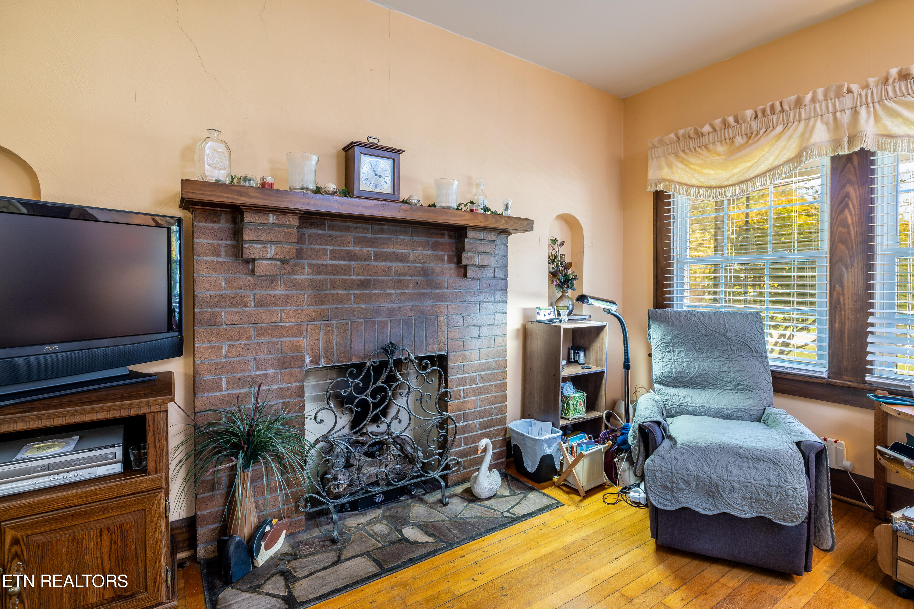 1039 Young Ave