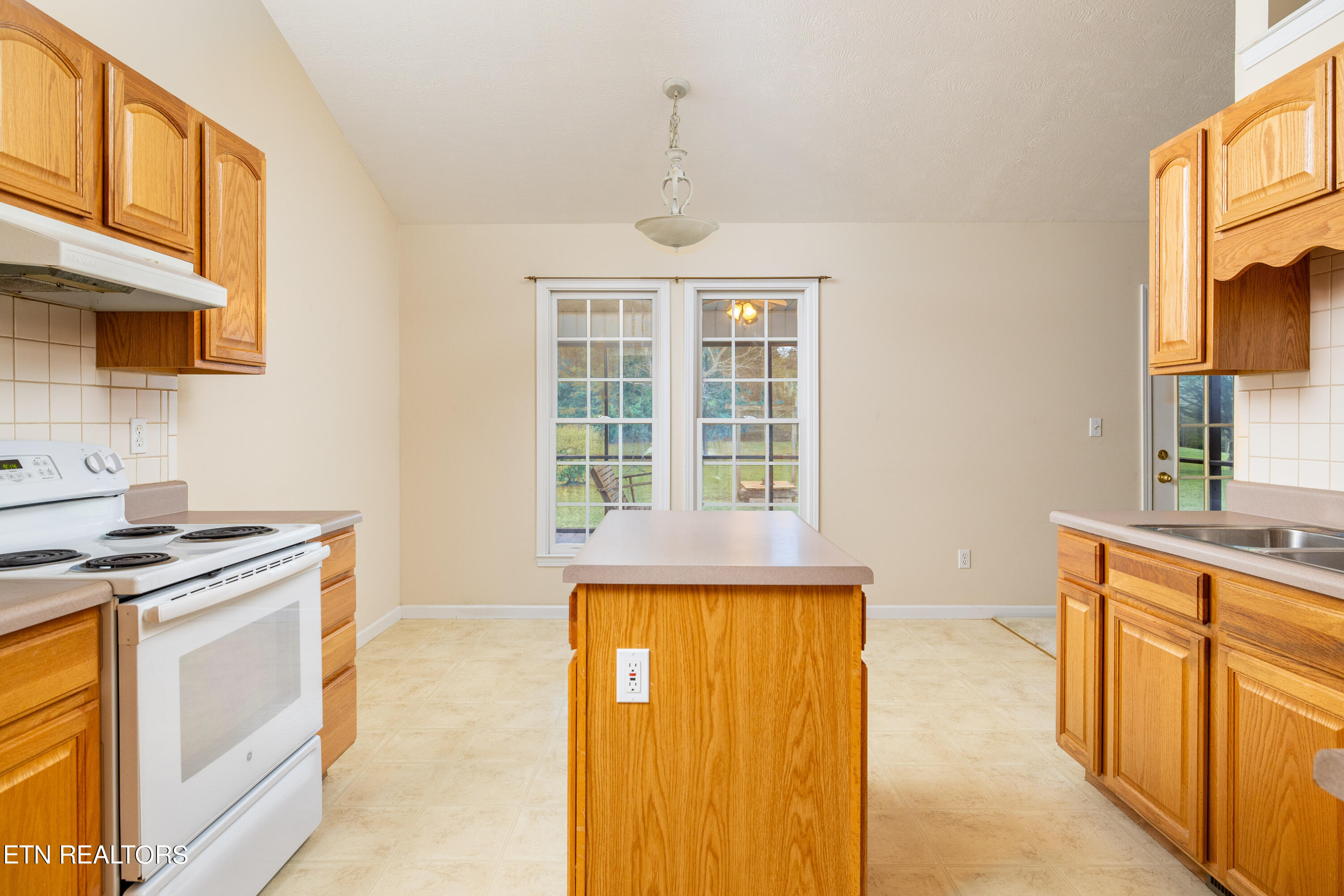 407 Pollys Way