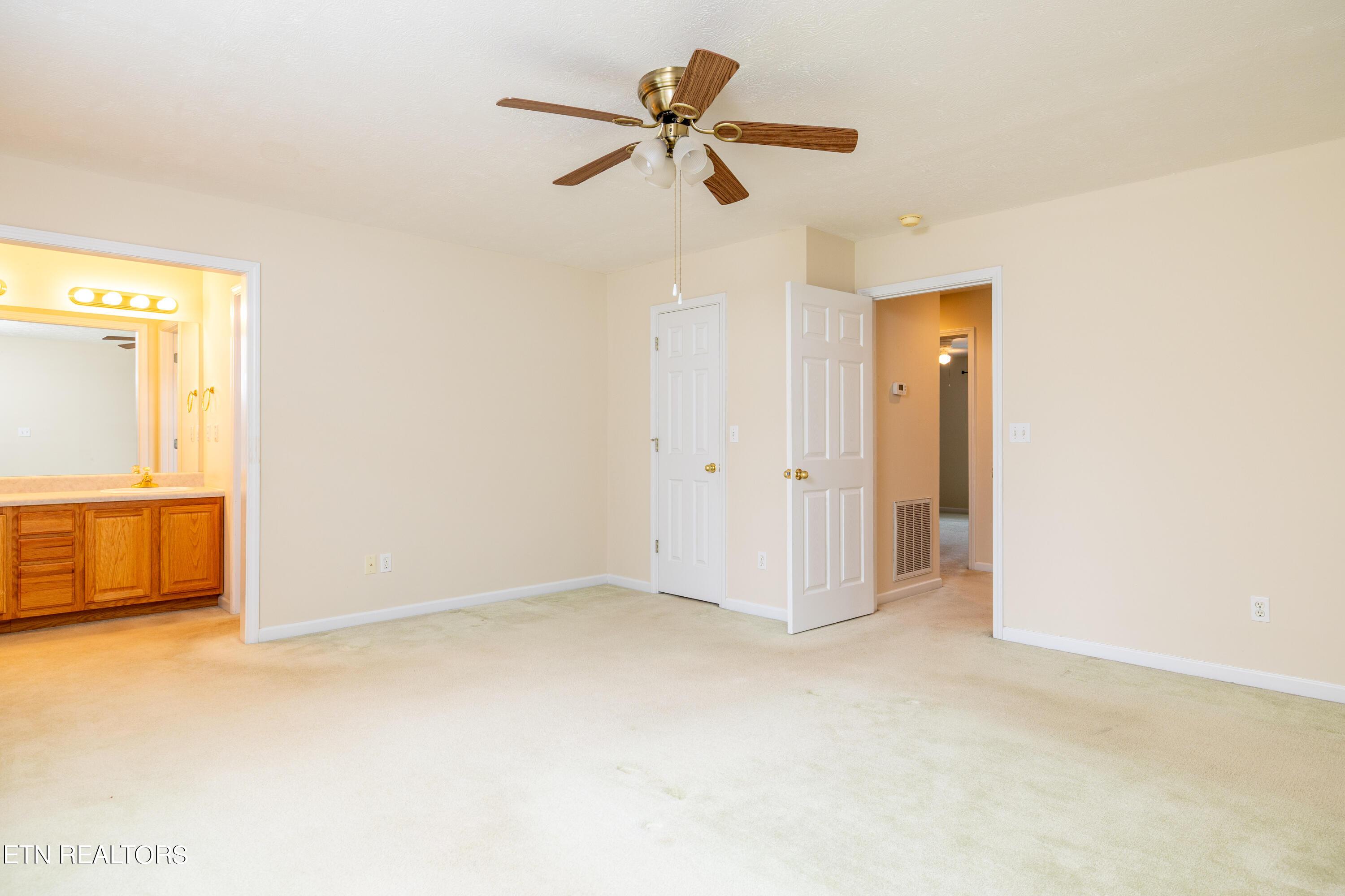 407 Pollys Way