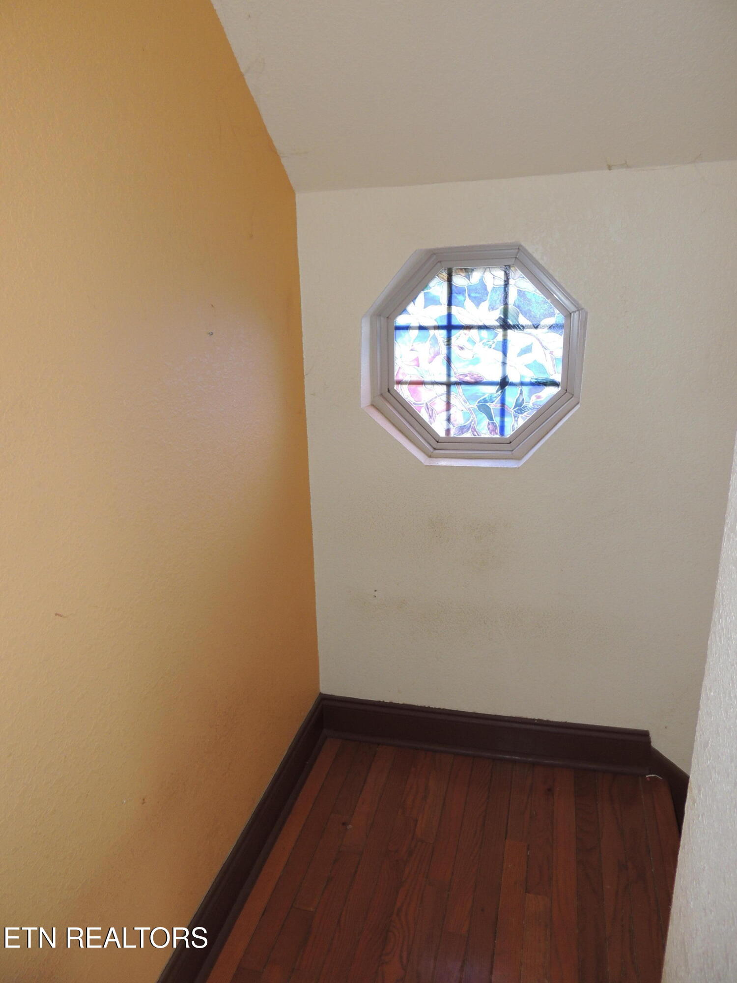 304 W 2Nd Ave