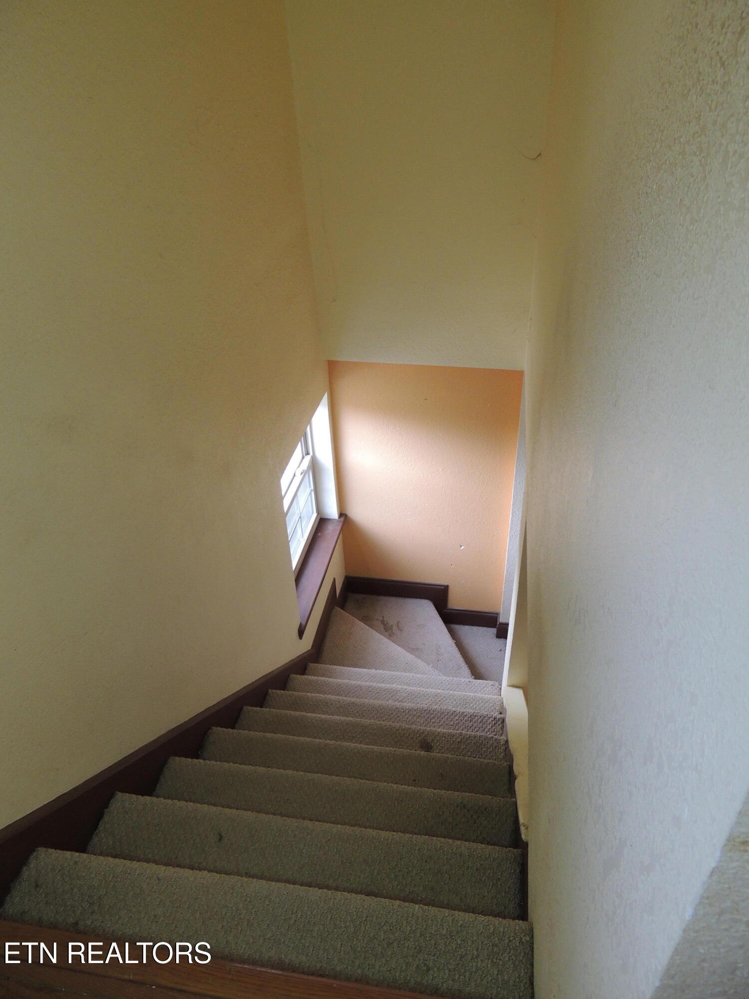 304 W 2Nd Ave