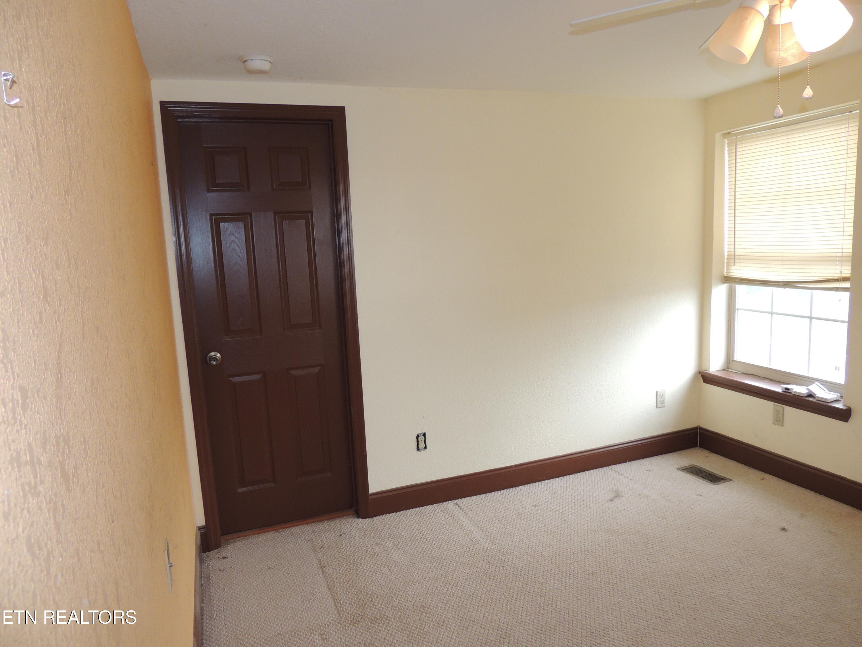 304 W 2Nd Ave