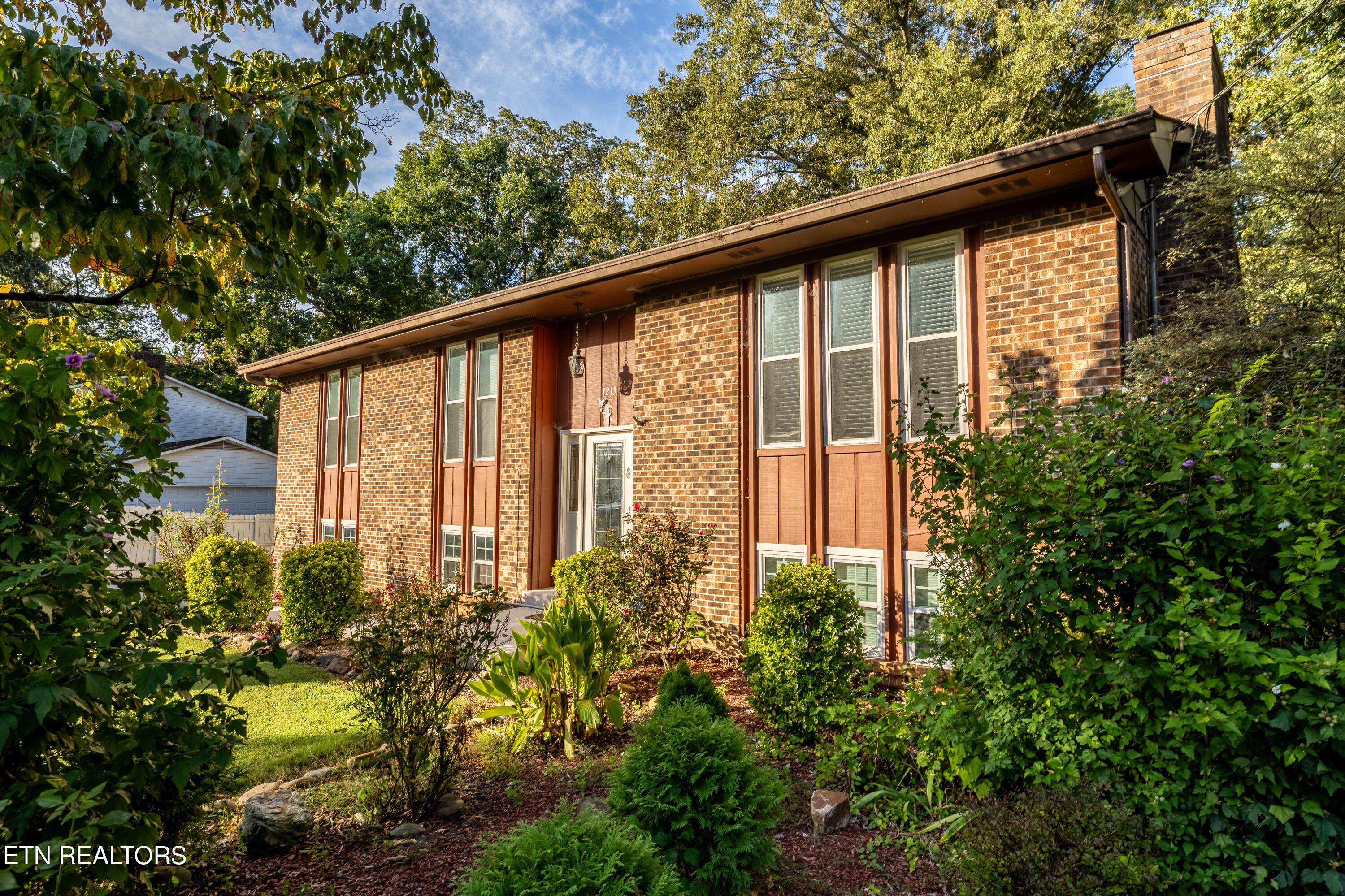 1215 S Dogwood Drive