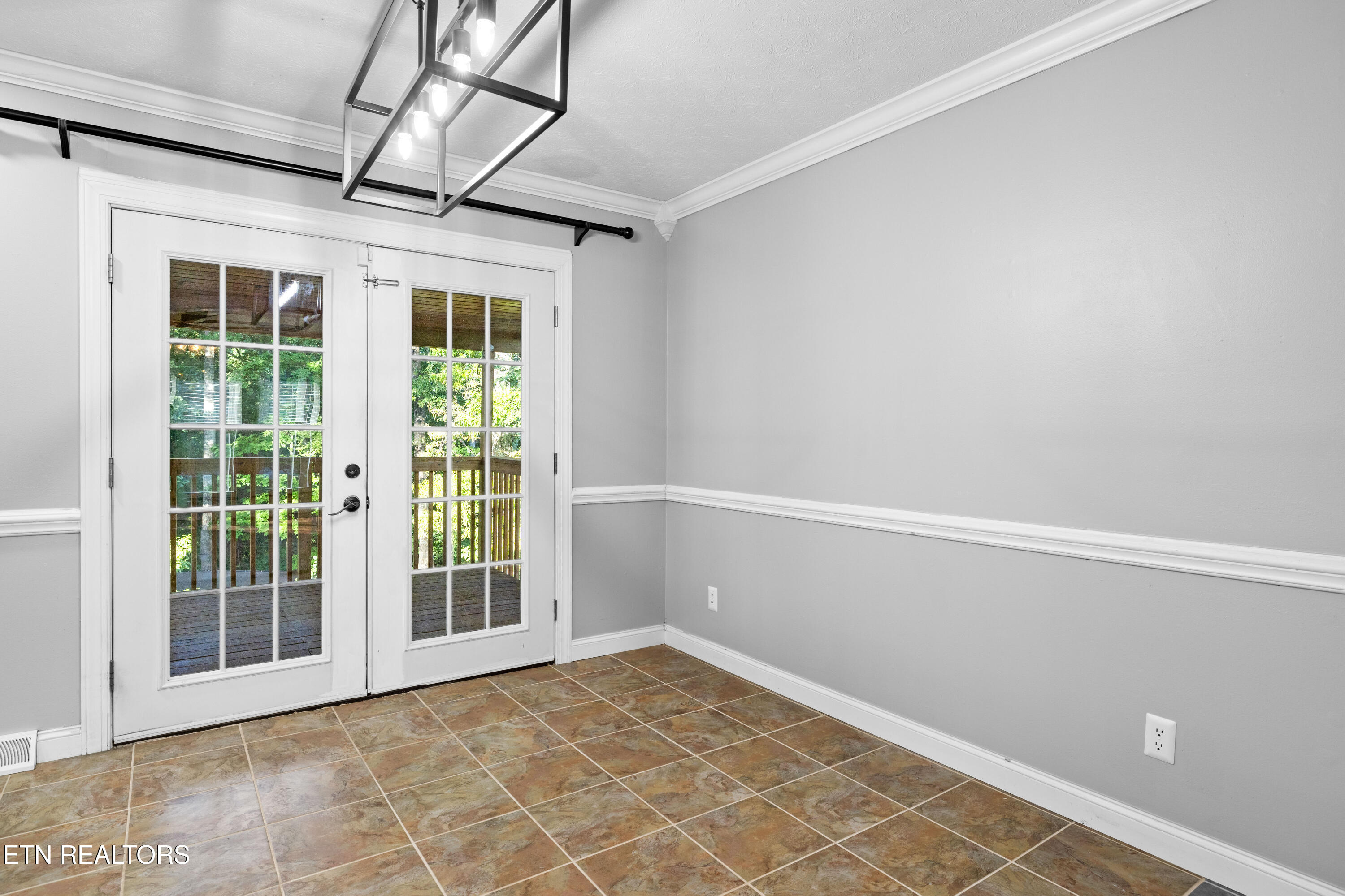 1215 S Dogwood Drive