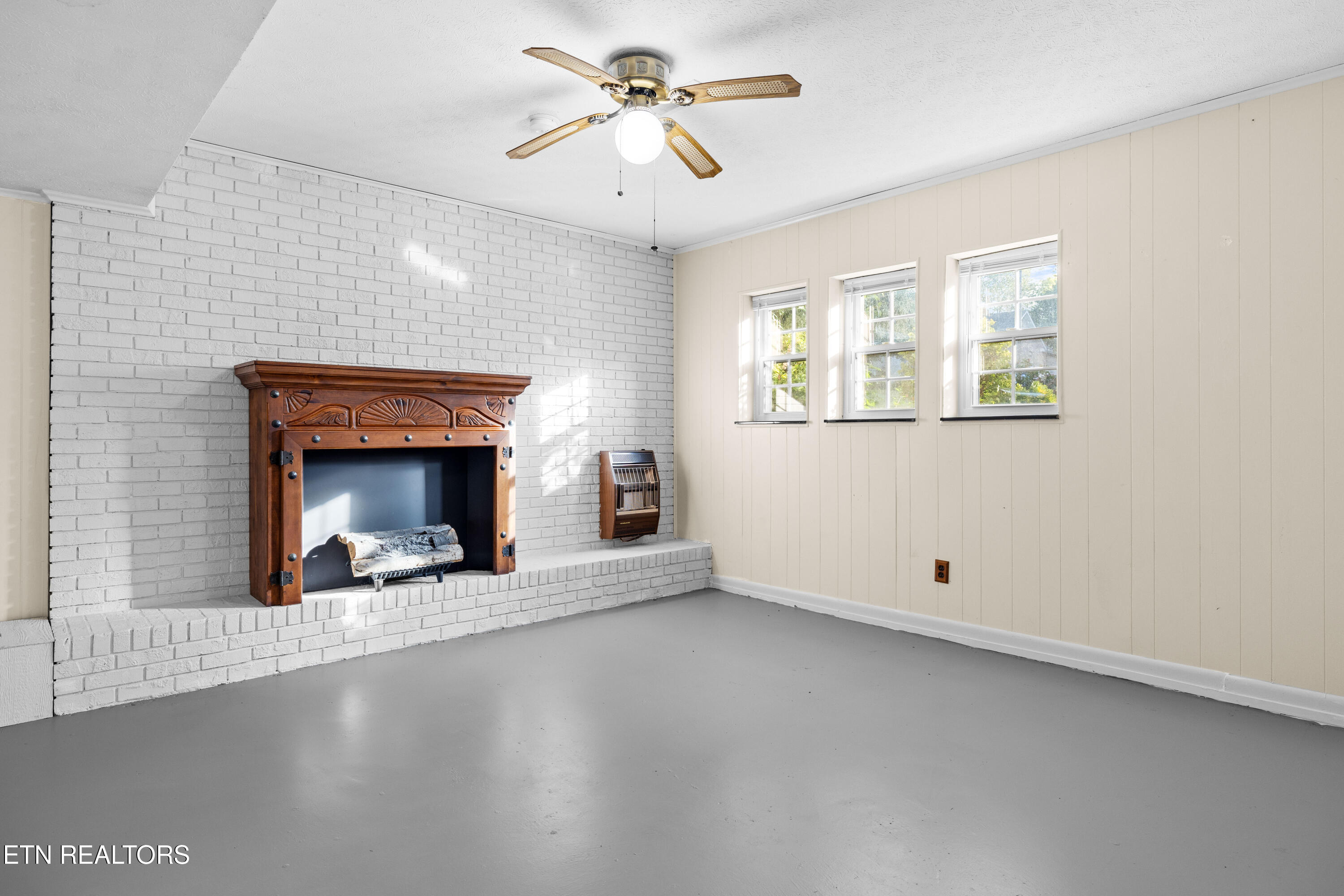 1215 S Dogwood Drive