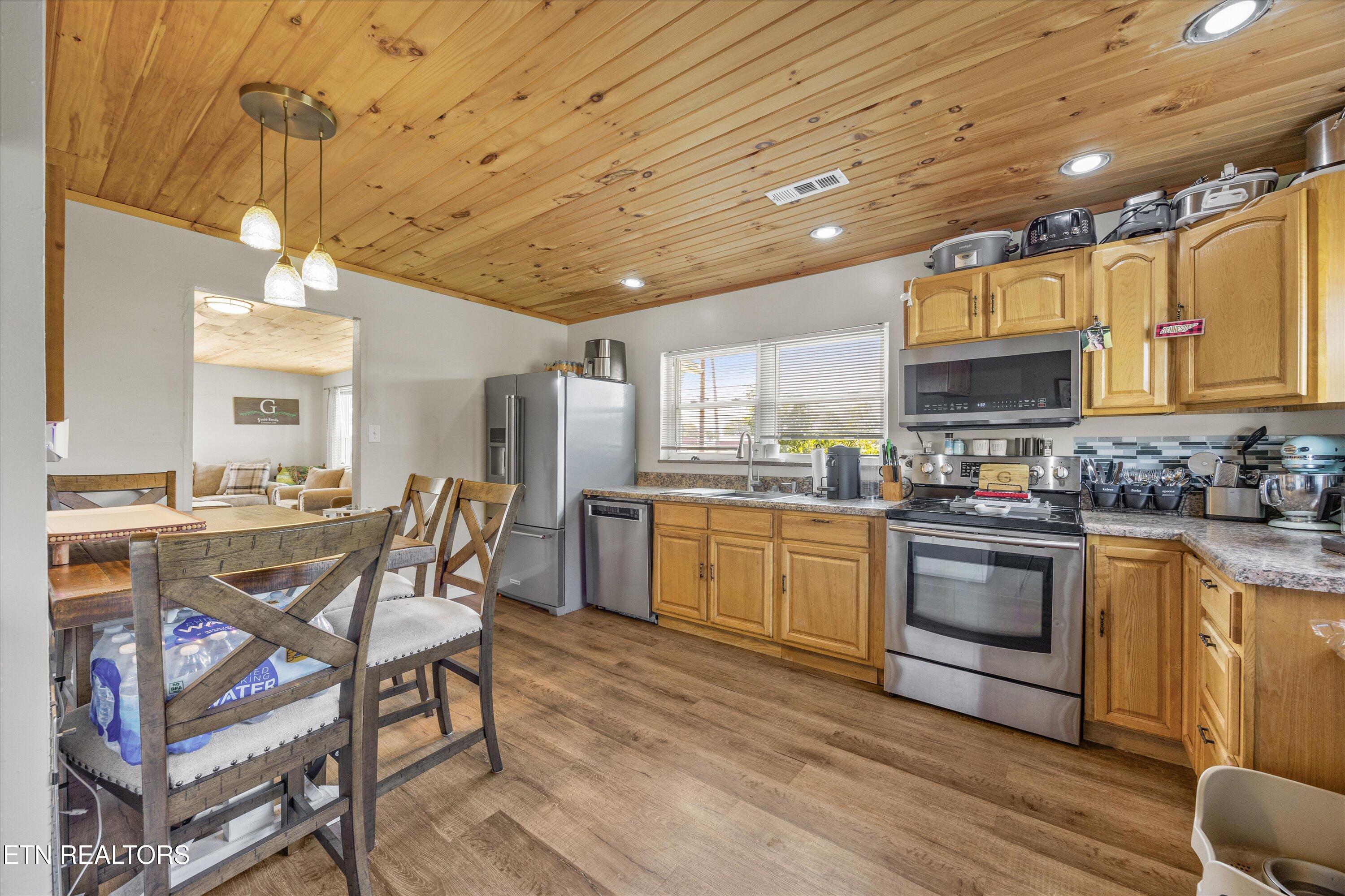 617 County Farm Rd