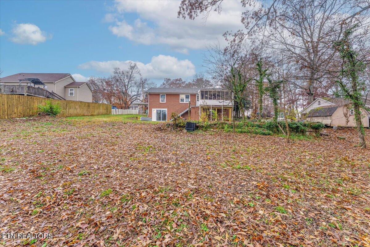 1624 Everett Ave