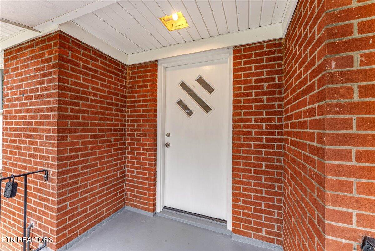 1624 Everett Ave