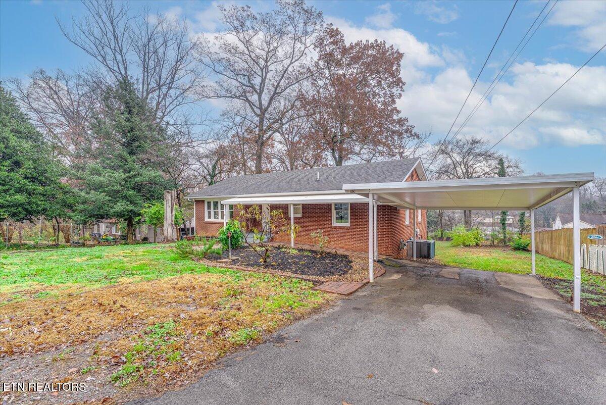 1624 Everett Ave