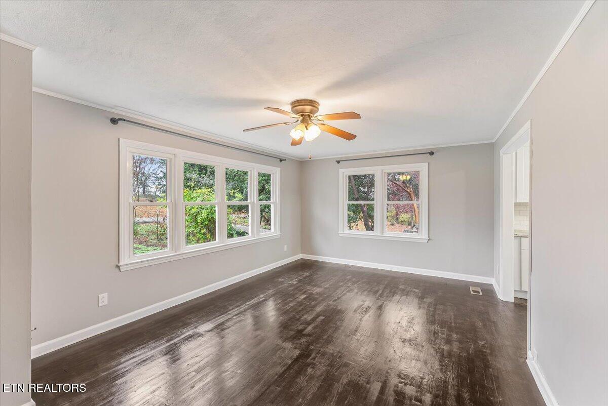1624 Everett Ave