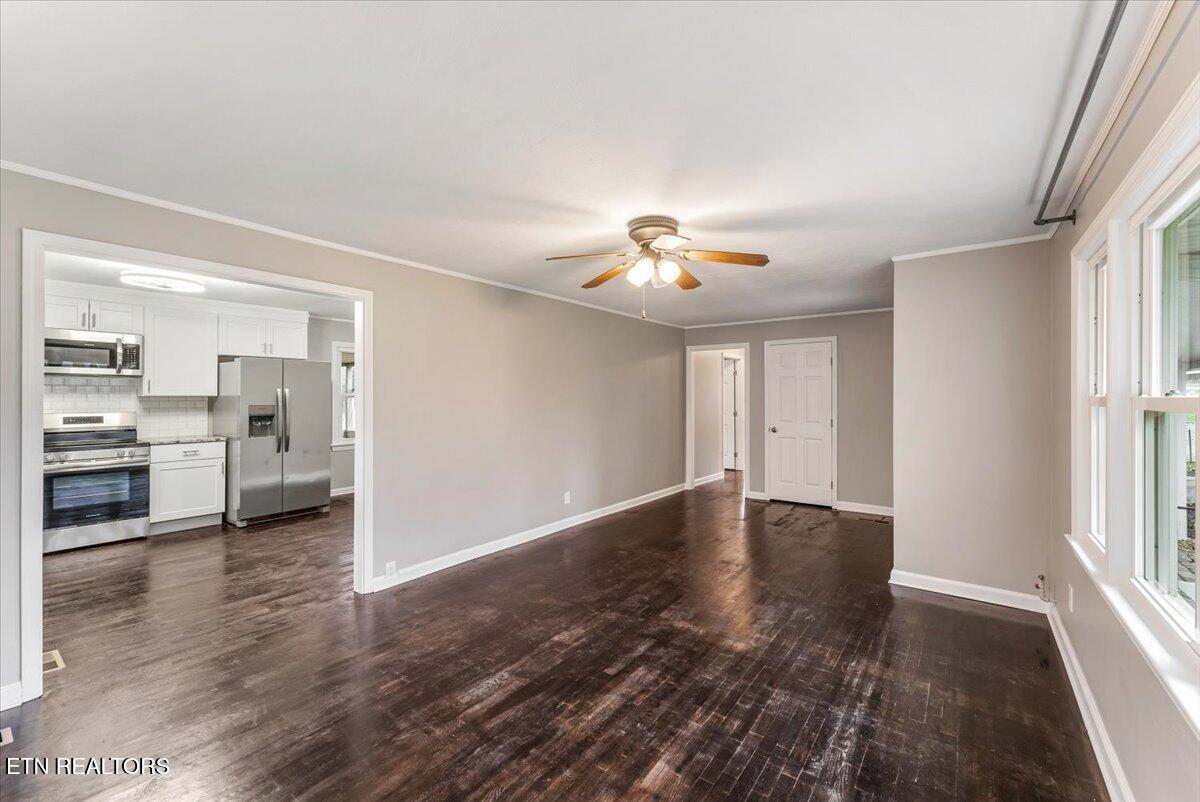 1624 Everett Ave