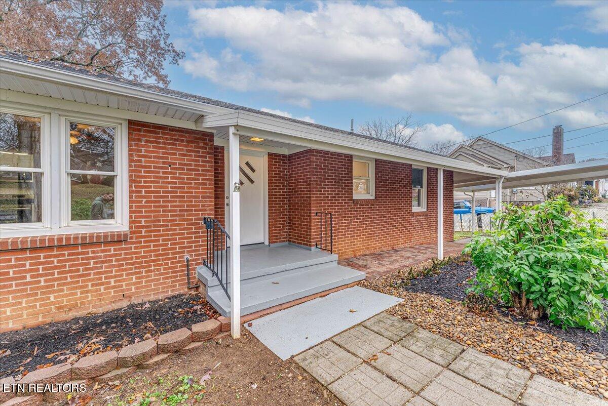 1624 Everett Ave
