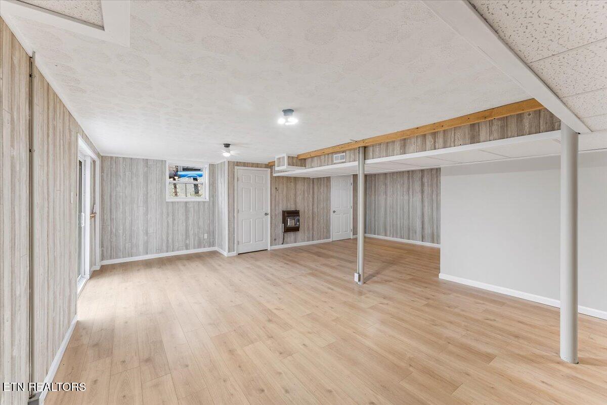 1624 Everett Ave