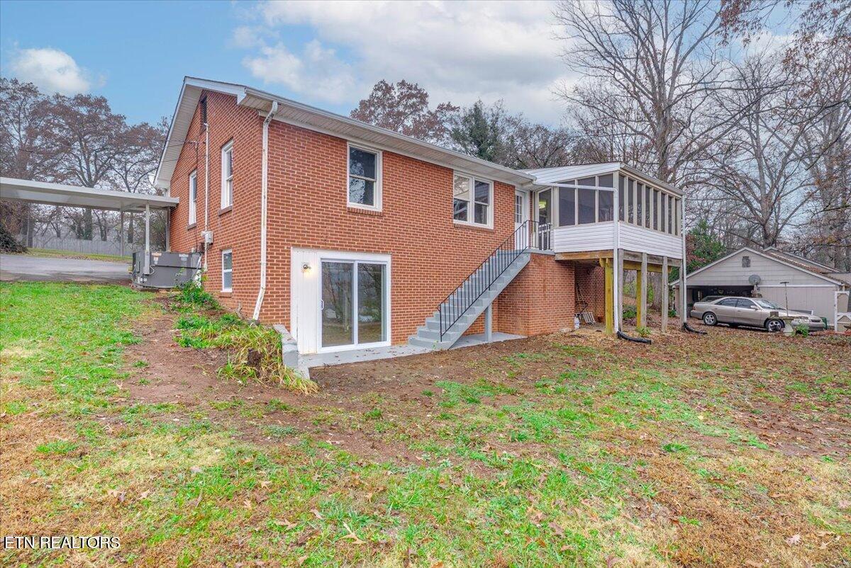1624 Everett Ave
