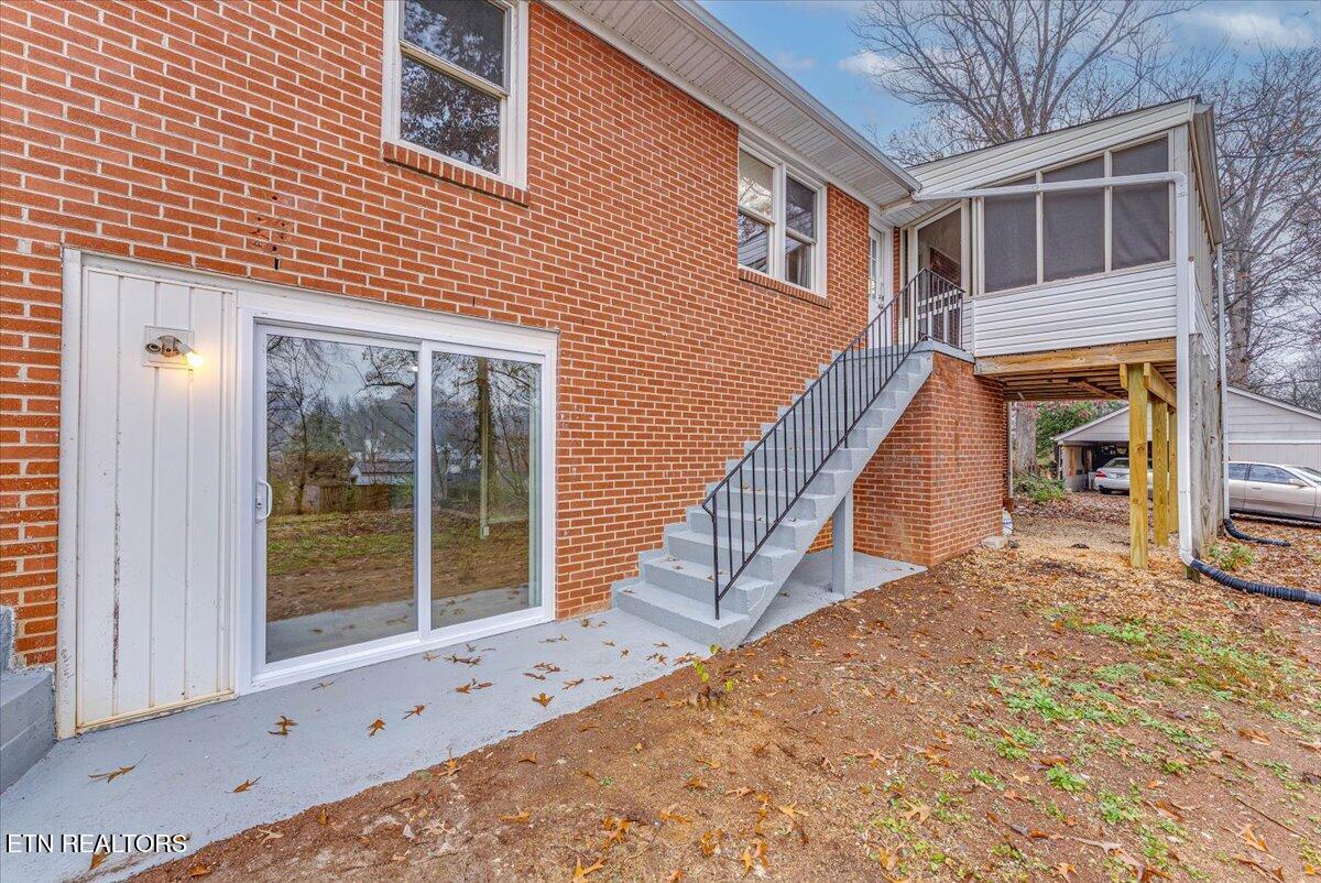 1624 Everett Ave