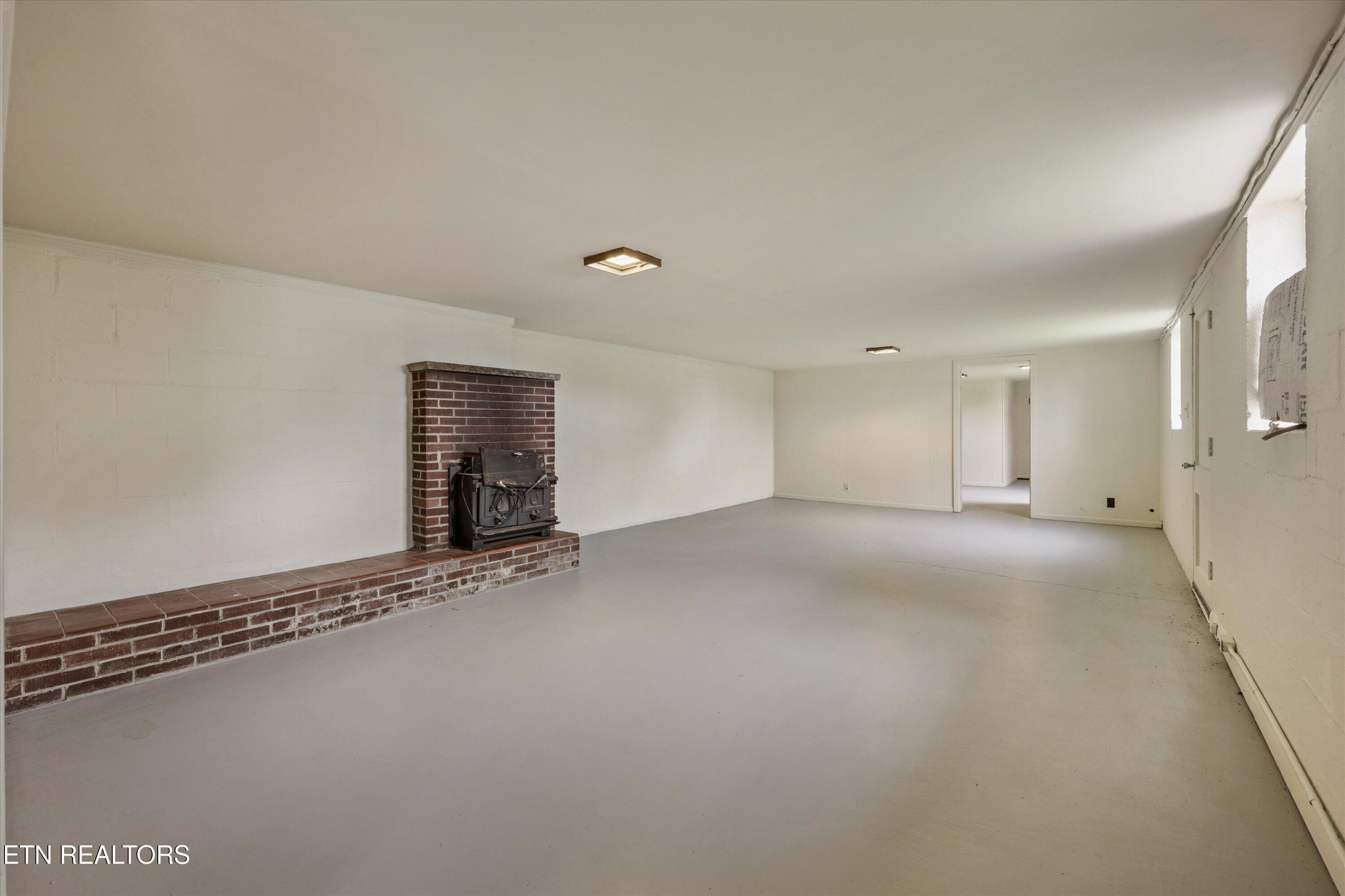 407 W College Ave