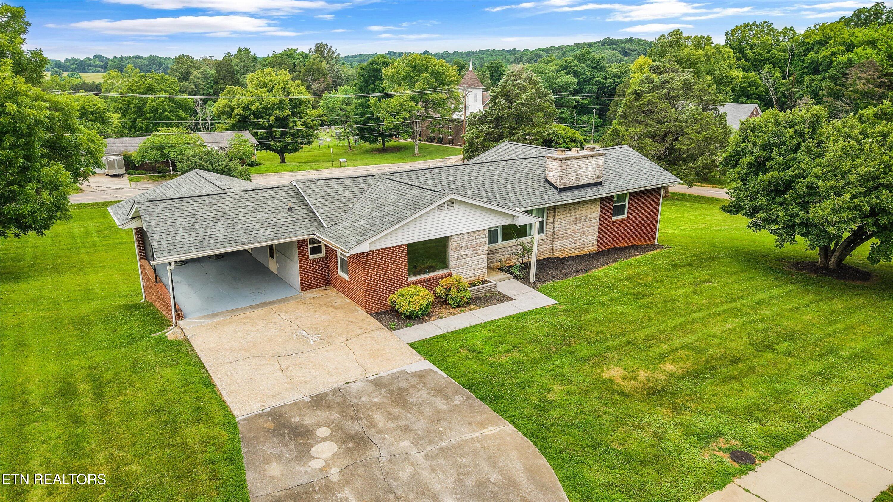 407 W College Ave