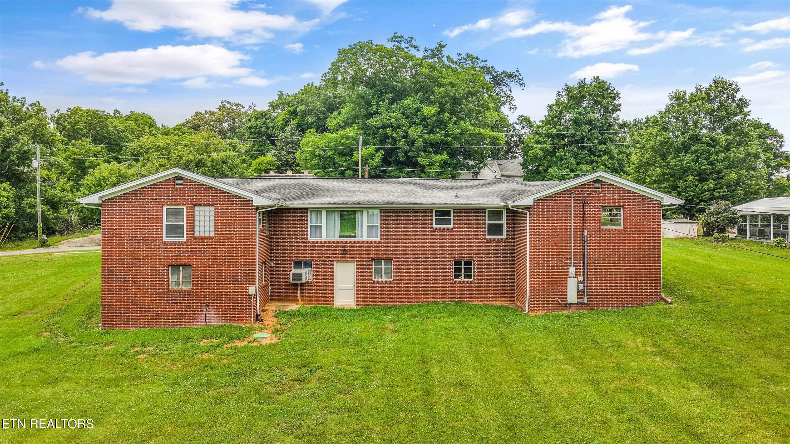 407 W College Ave