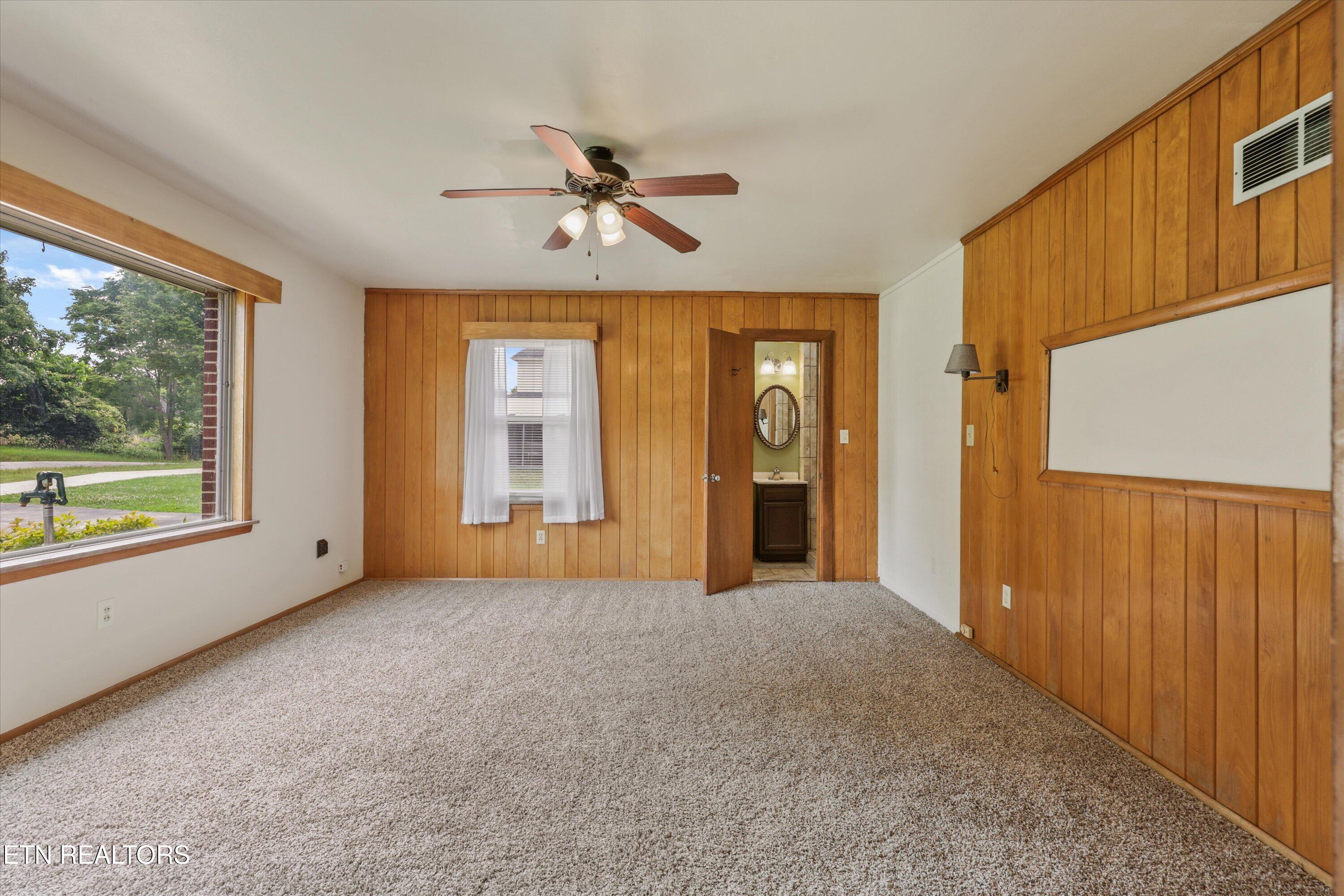 407 W College Ave